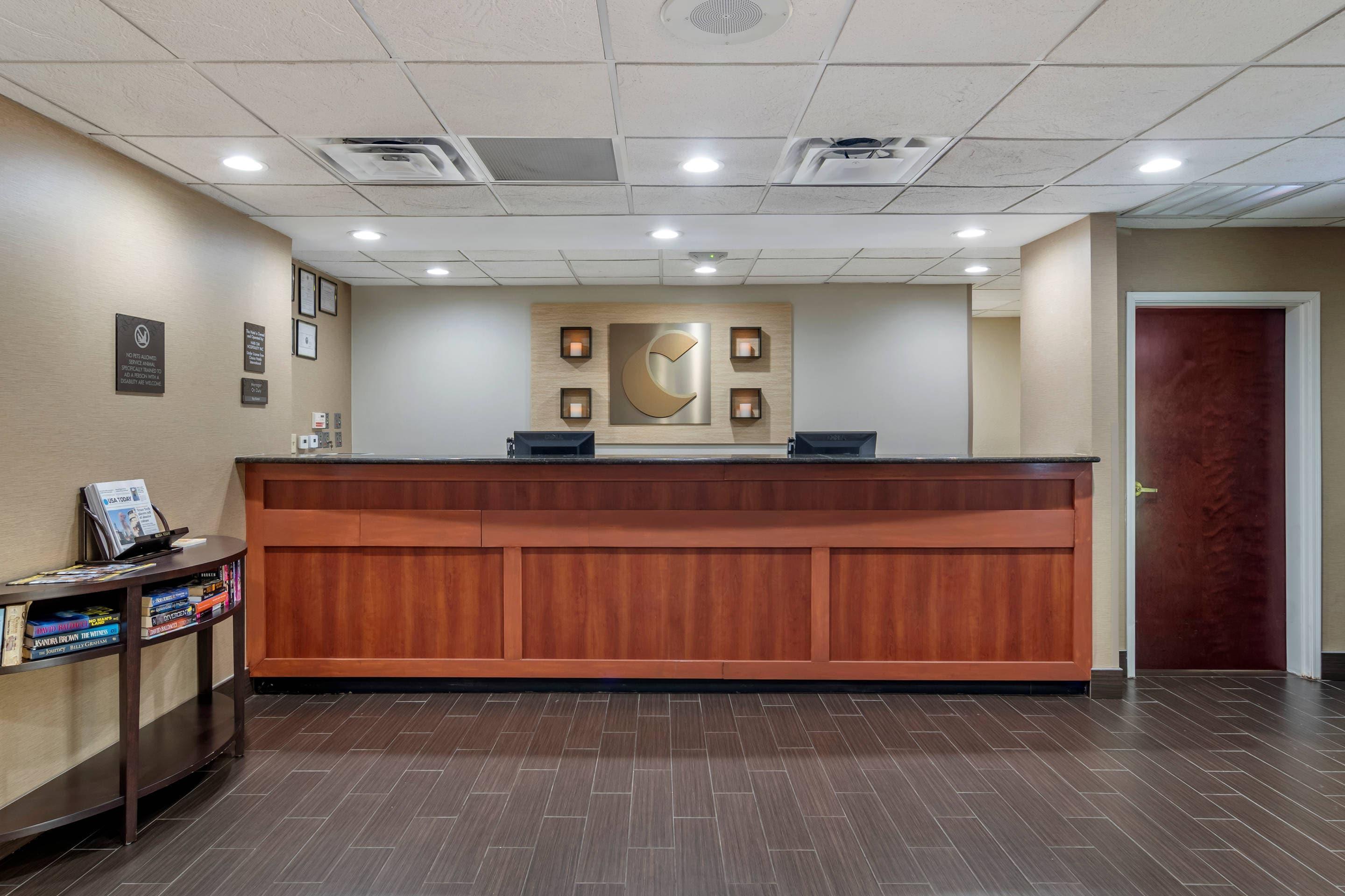 Front desk | Comfort Suites