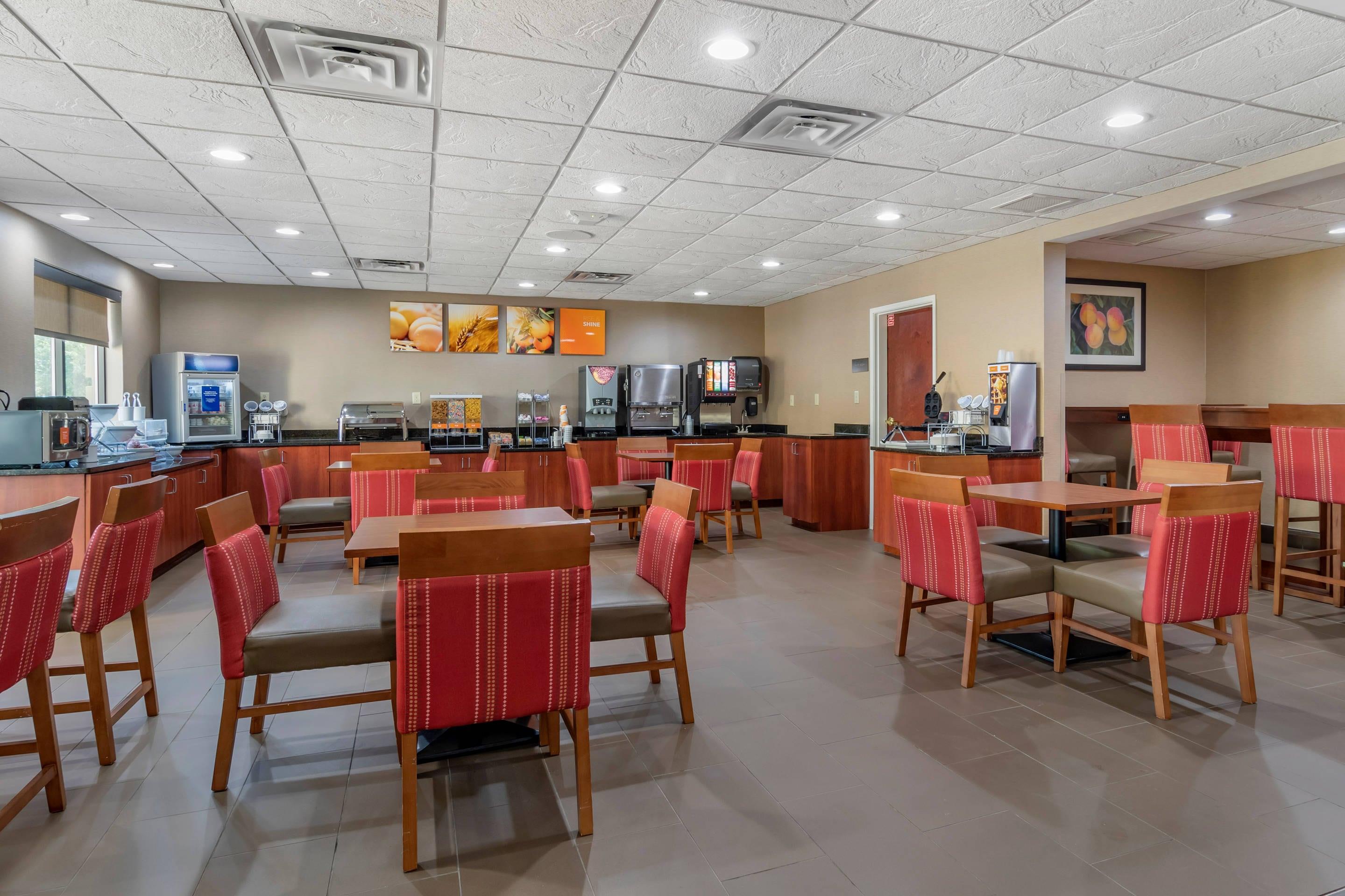 Breakfast area | Comfort Suites