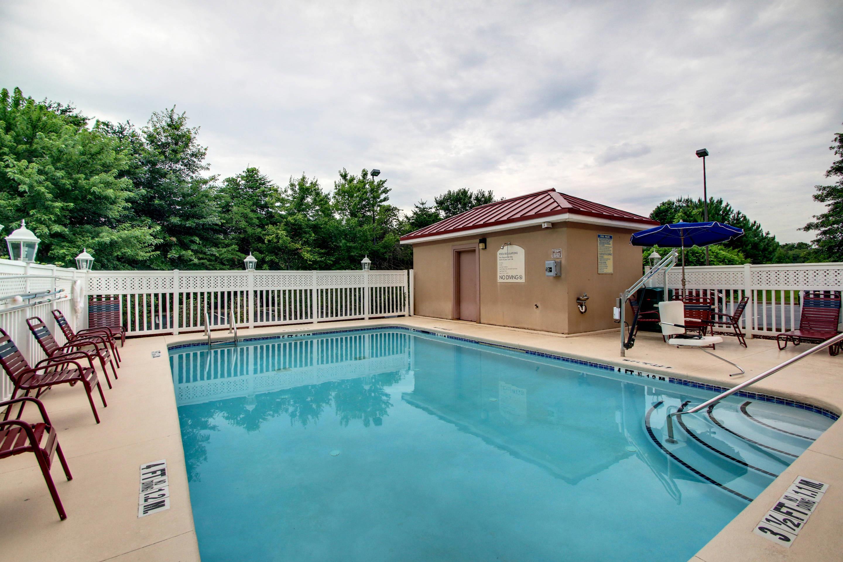 Outdoor pool | Comfort Suites