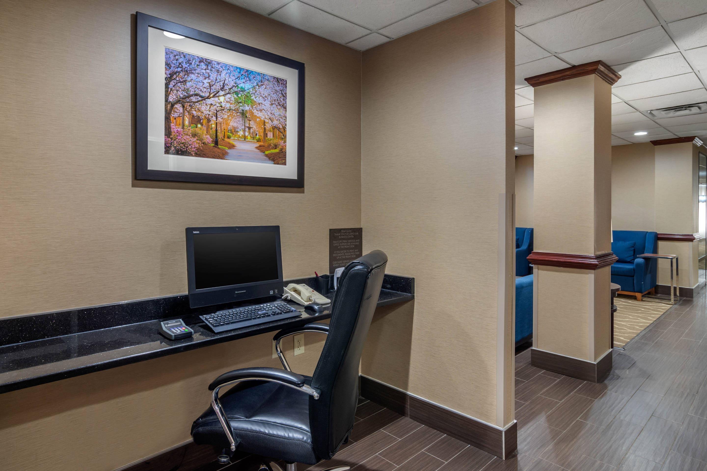 Business center | Comfort Suites