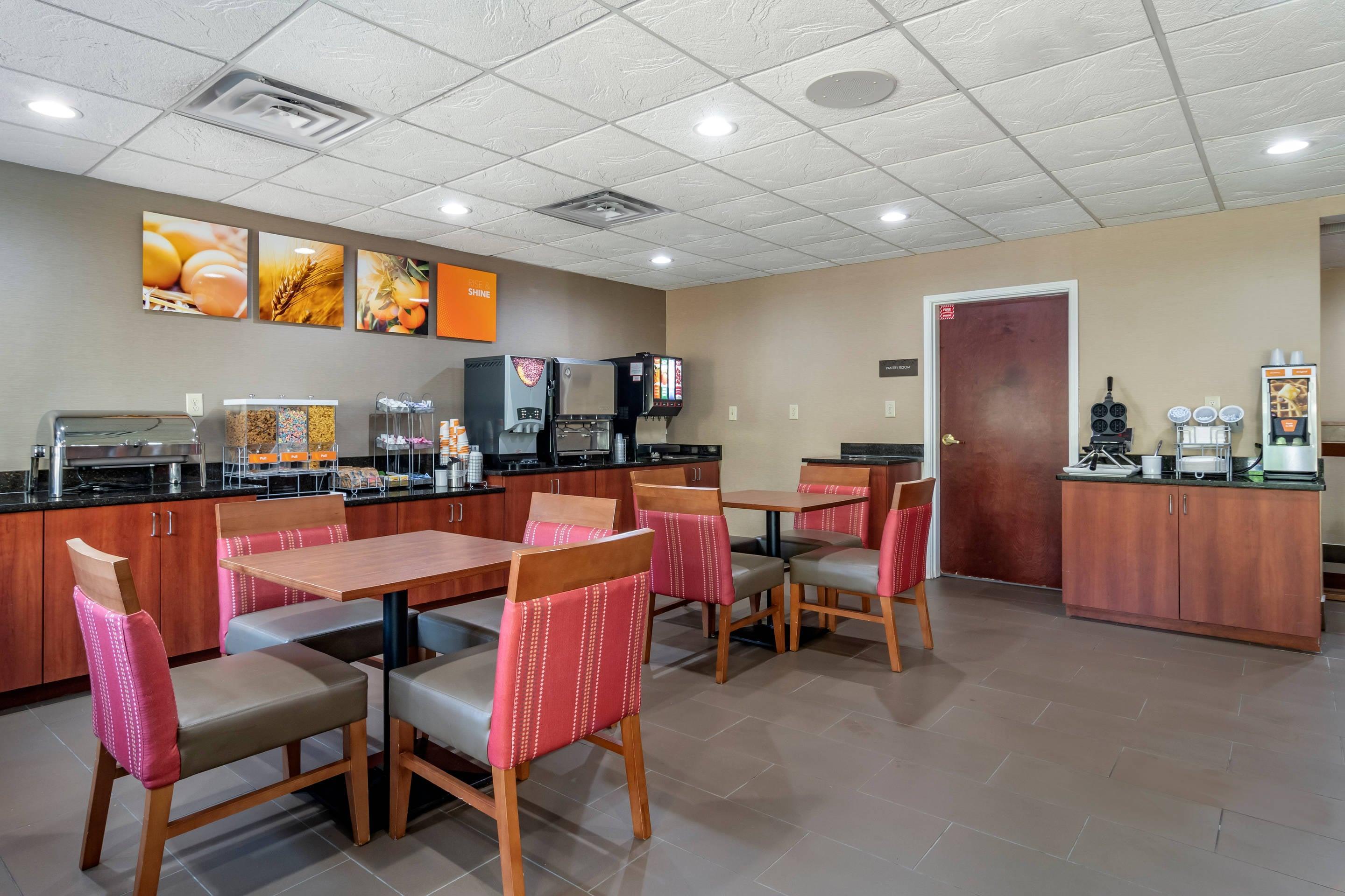 Breakfast area | Comfort Suites