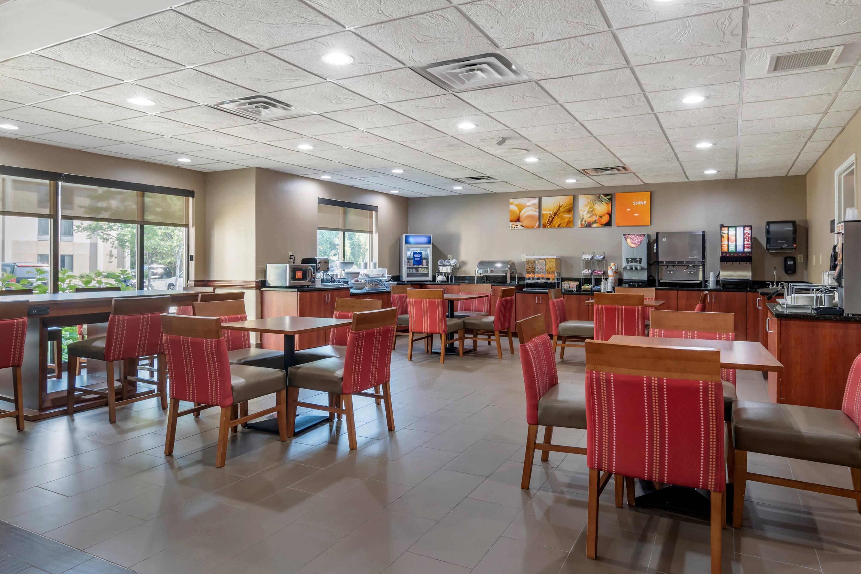 Breakfast area | Comfort Suites