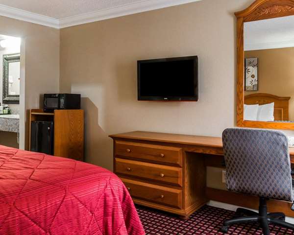  - Quality Inn & Suites College Park - I-85, Exit 69 & 69B