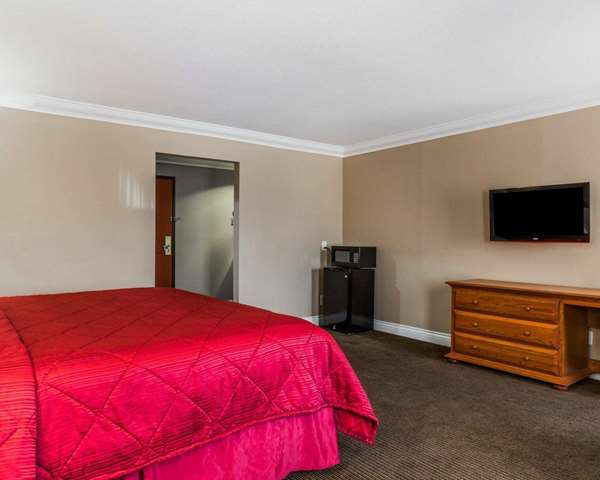 Suite - Quality Inn & Suites College Park - I-85, Exit 69 & 69B