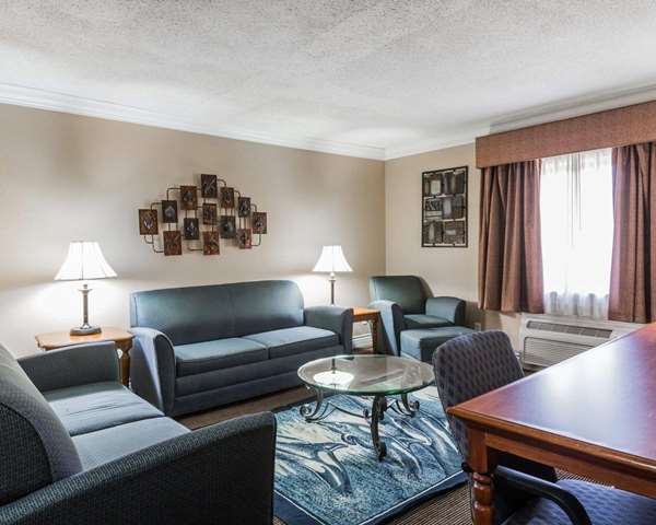 Suite - Quality Inn & Suites College Park - I-85, Exit 69 & 69B