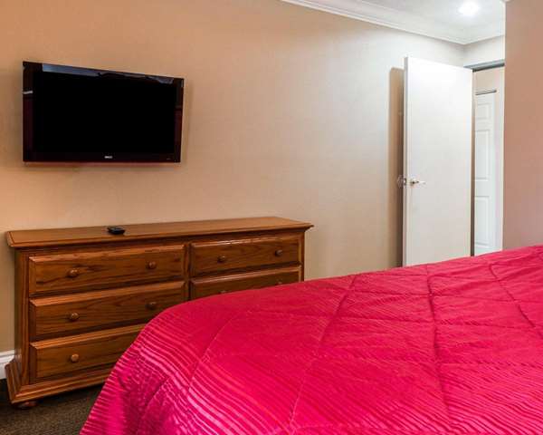 Suite - Quality Inn & Suites College Park - I-85, Exit 69 & 69B