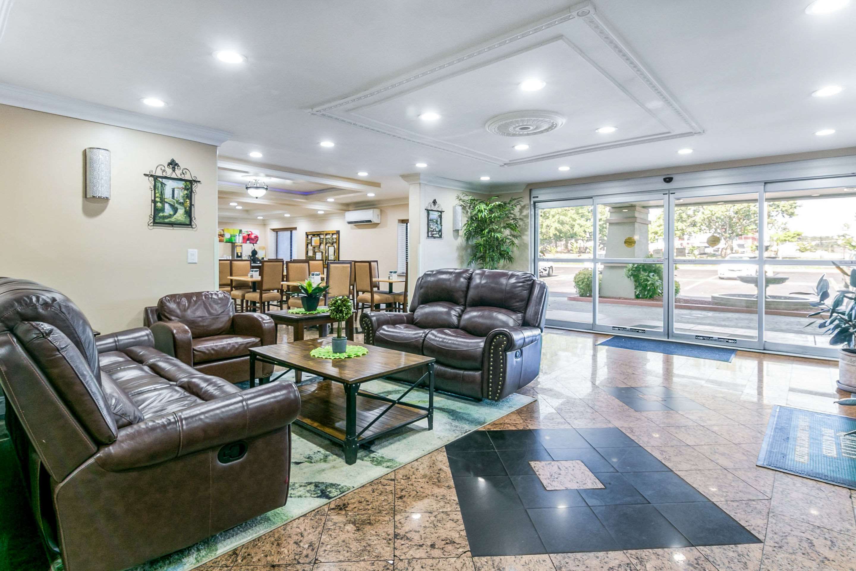 Spacious lobby with sitting area | Quality Inn & Suites Atlanta Airport South