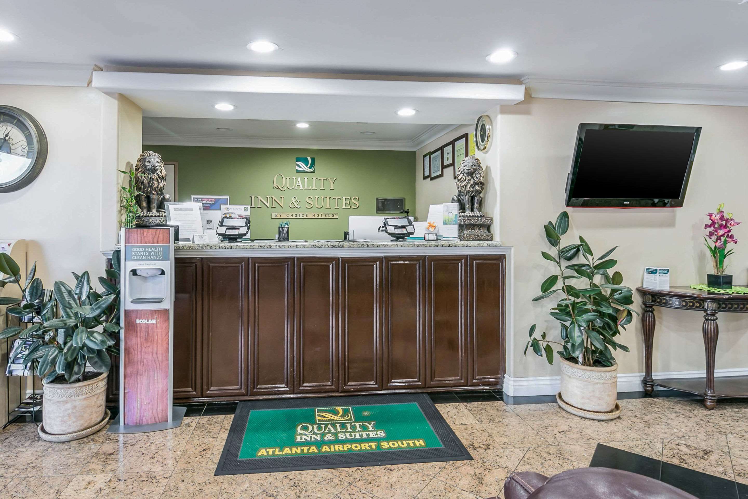 Front desk | Quality Inn & Suites Atlanta Airport South