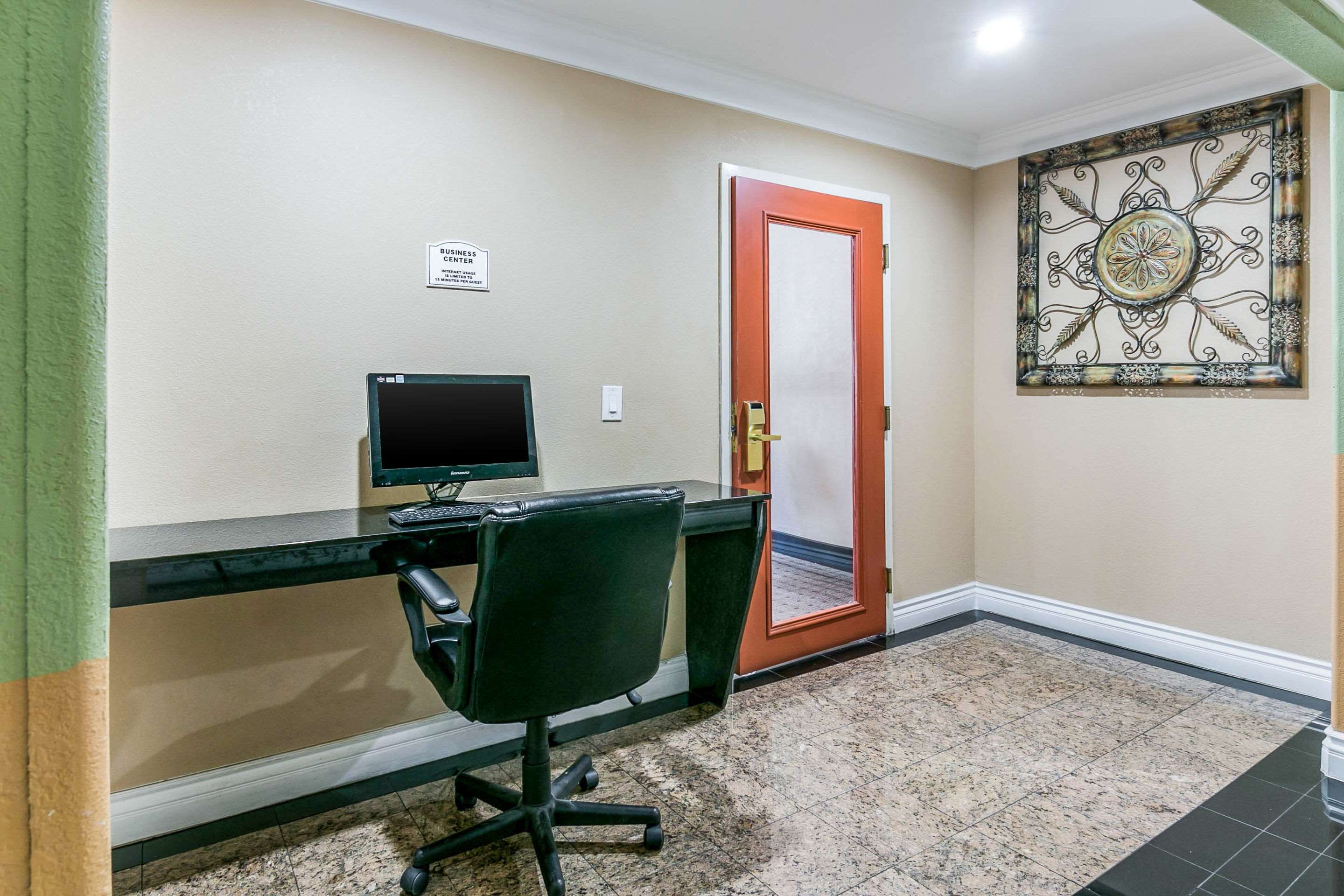Business center | Quality Inn & Suites Atlanta Airport South