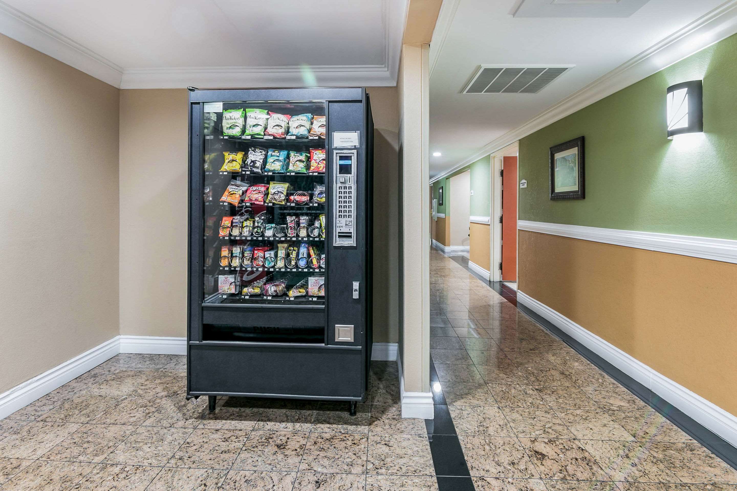 Hotel vending area | Quality Inn & Suites Atlanta Airport South