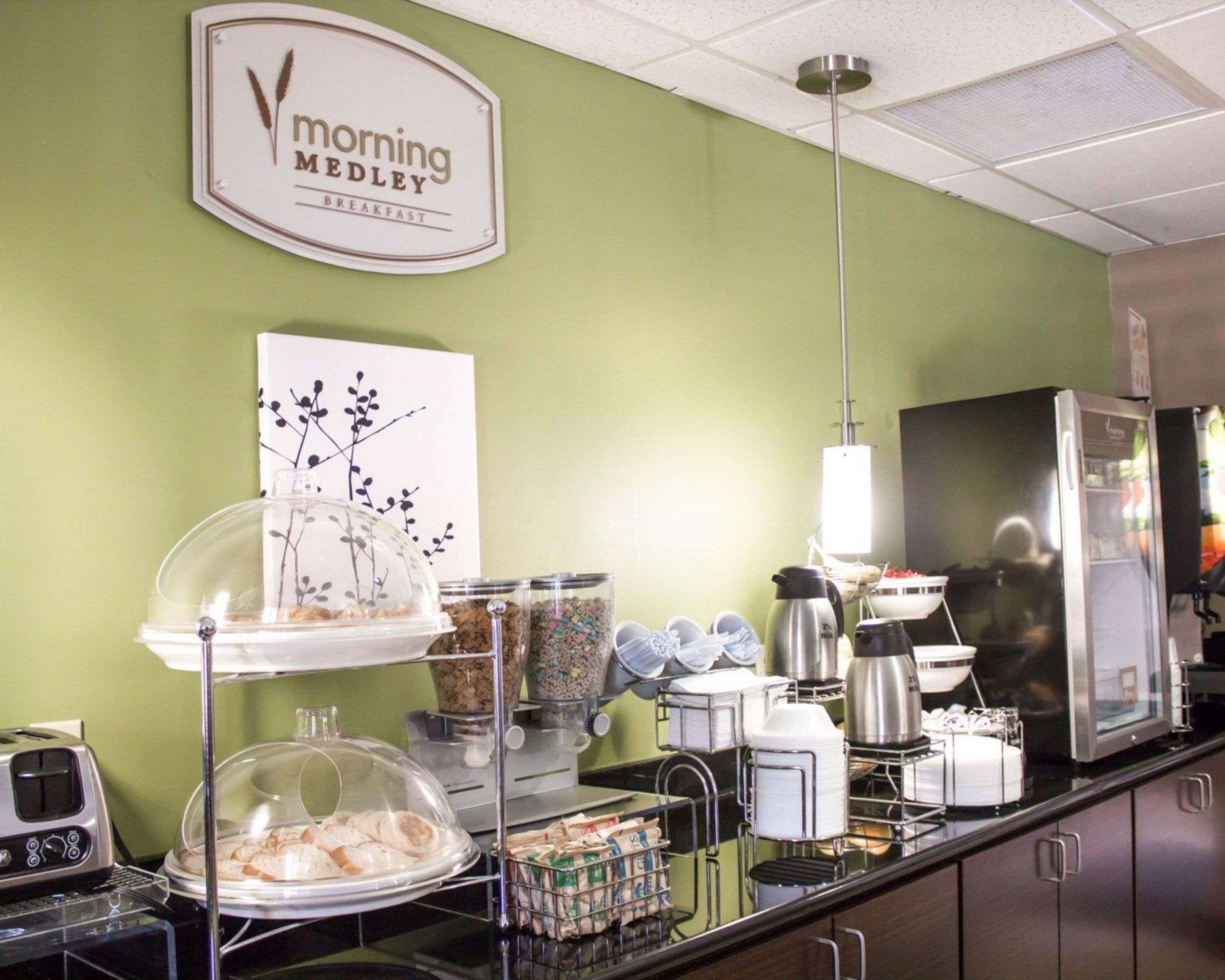 Breakfast counter | Sleep Inn & Suites Columbus - State University Area