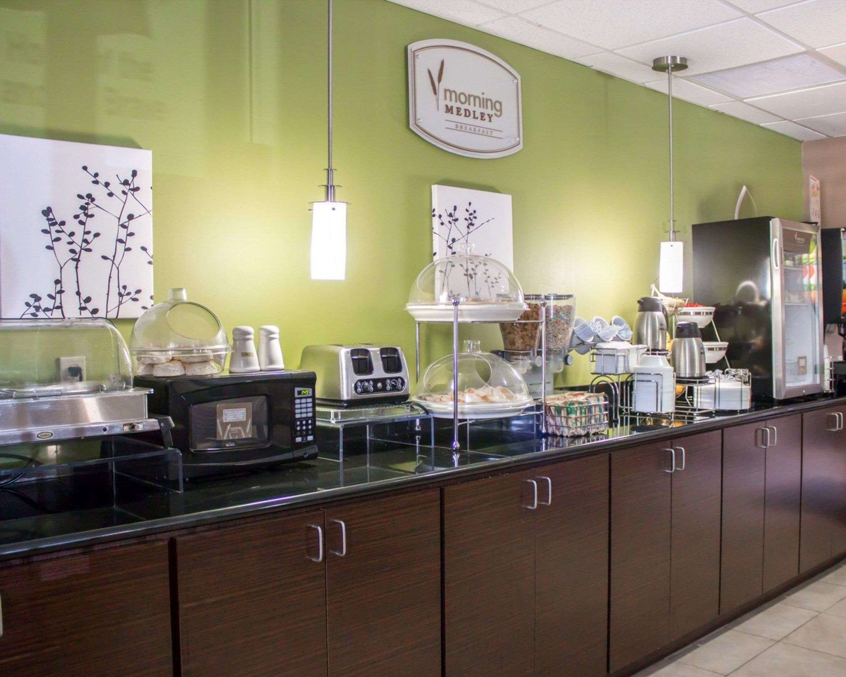 Breakfast counter | Sleep Inn & Suites Columbus - State University Area