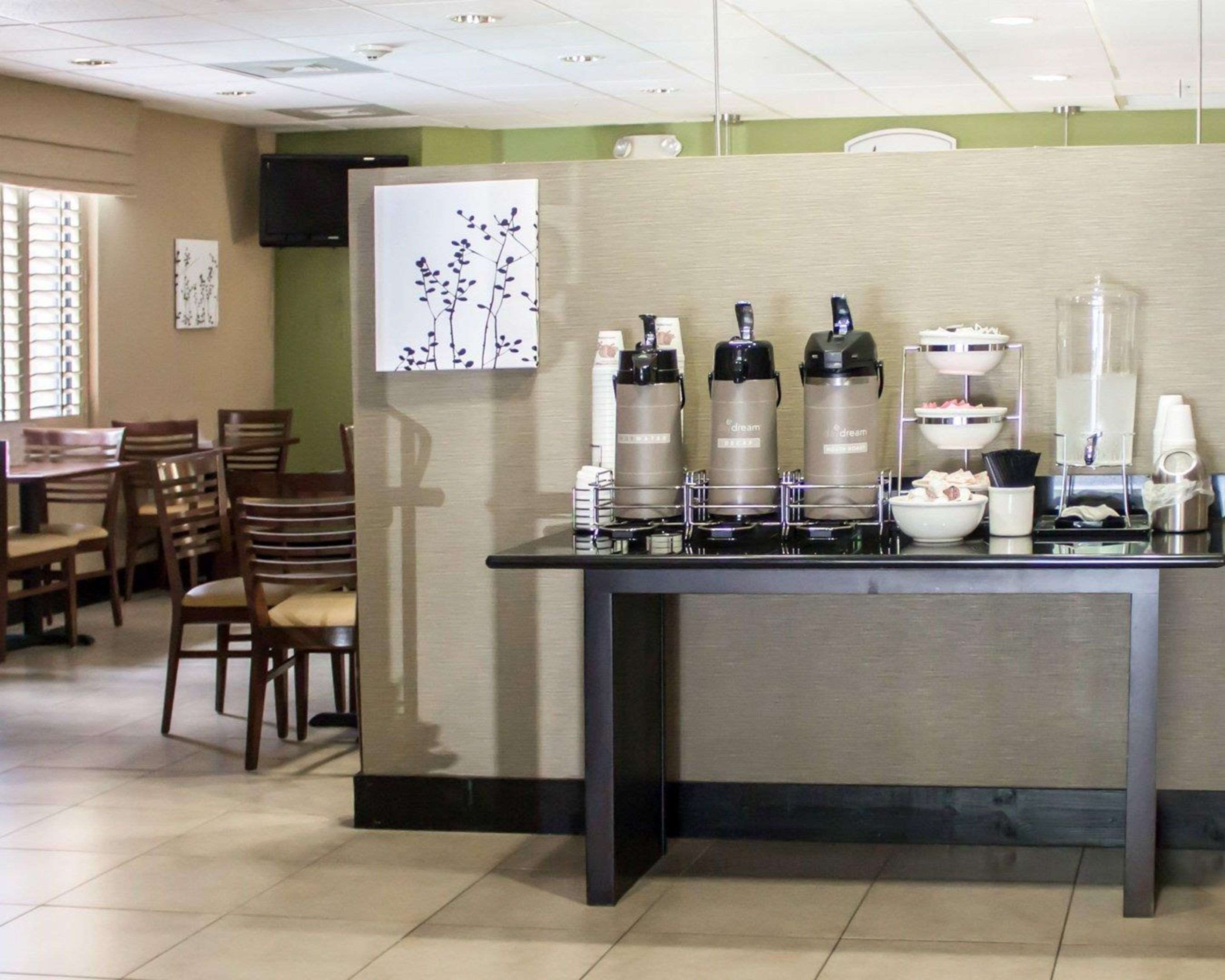 Breakfast area | Sleep Inn & Suites Columbus - State University Area
