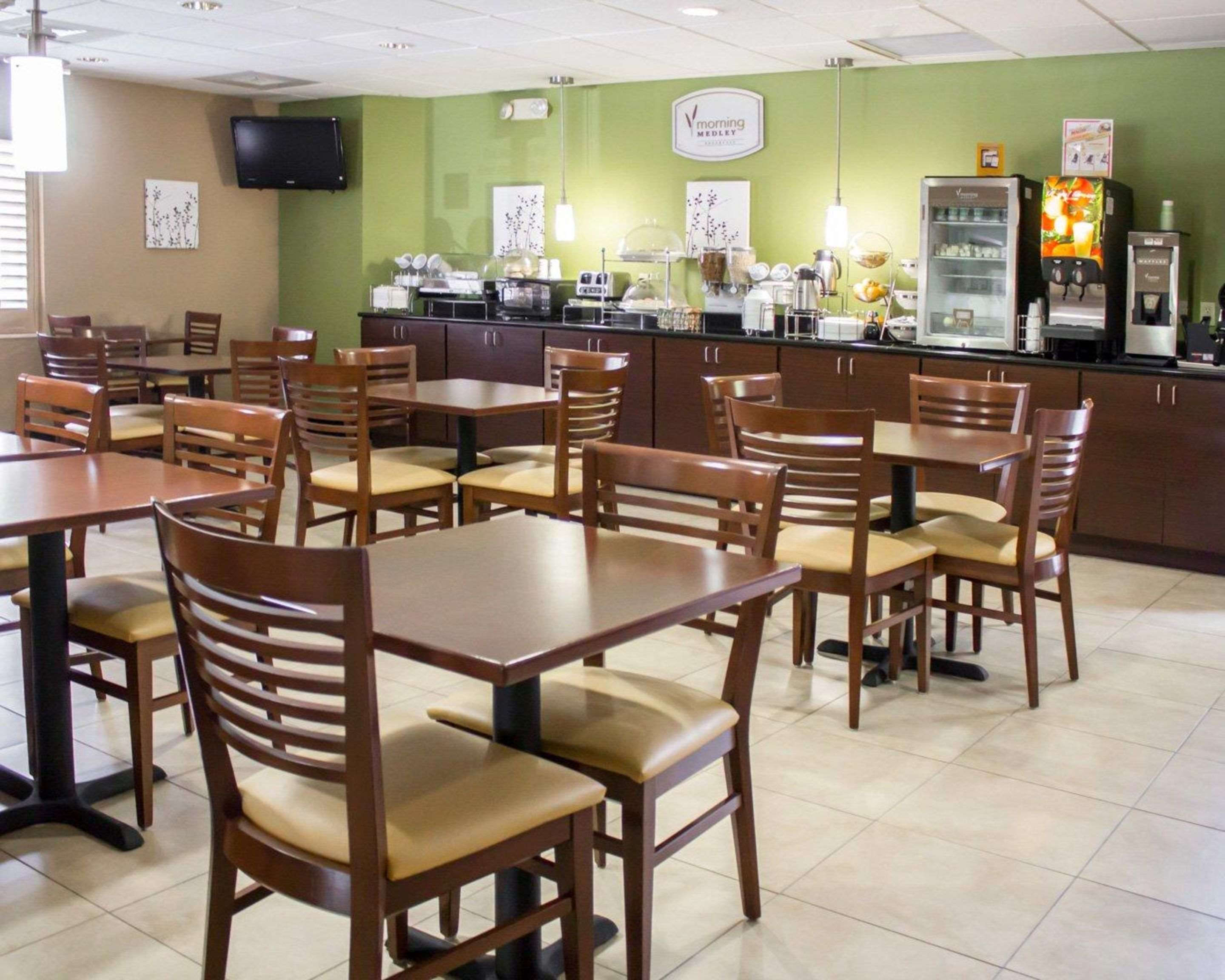 Breakfast room | Sleep Inn & Suites Columbus - State University Area