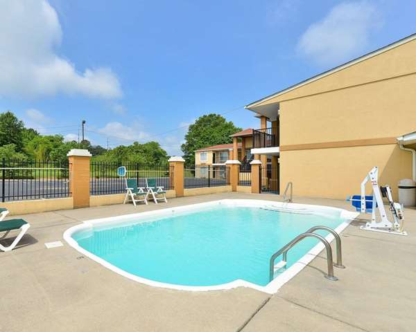 Pool - Quality Inn & Suites Cartersville