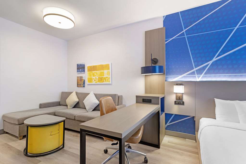 COMFORT SUITES NORTHSIDE HOSPITAL G-guestroom-Guest Room,On-Site.jpg