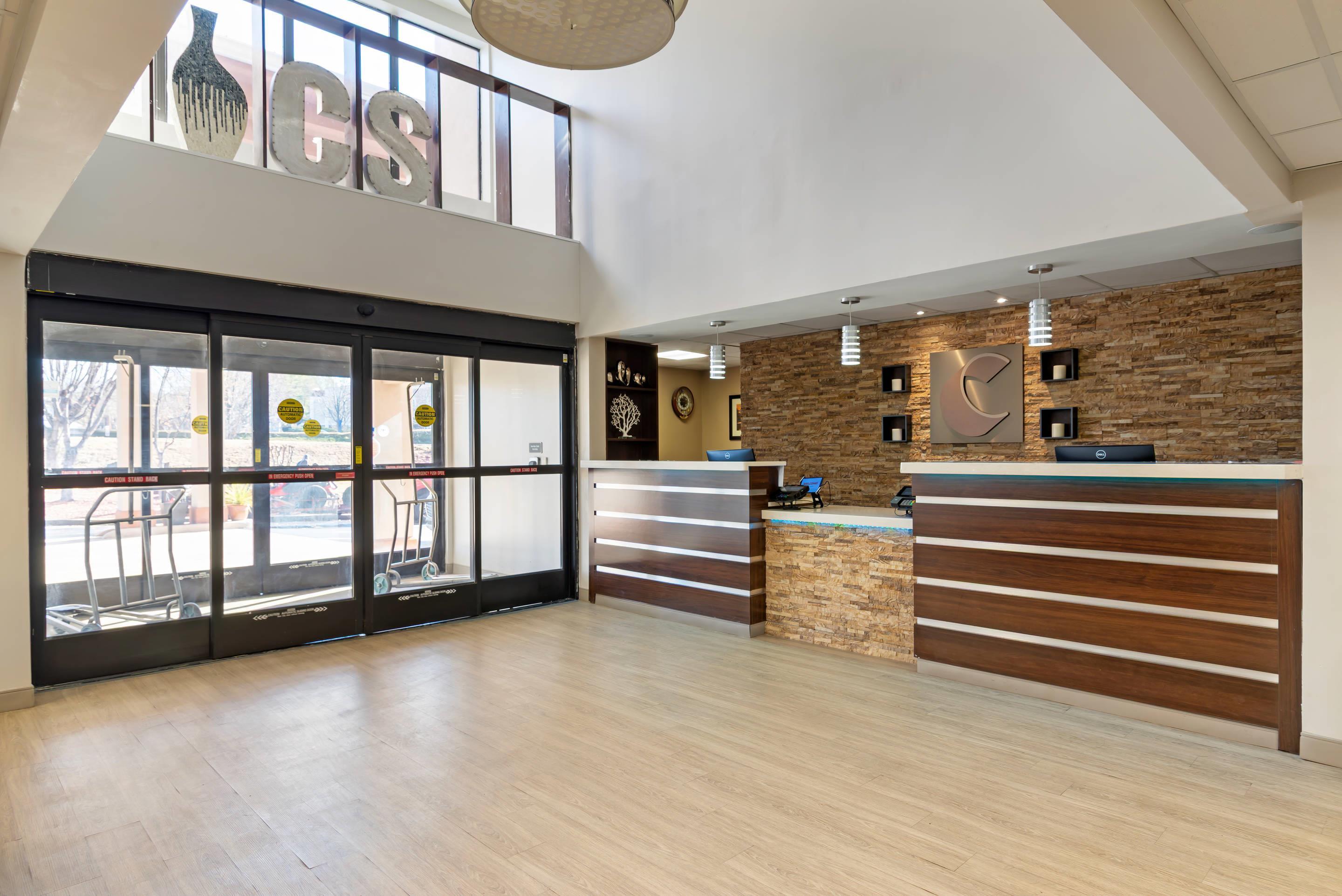 Hotel lobby | Comfort Suites Northside Hospital Gwinnett