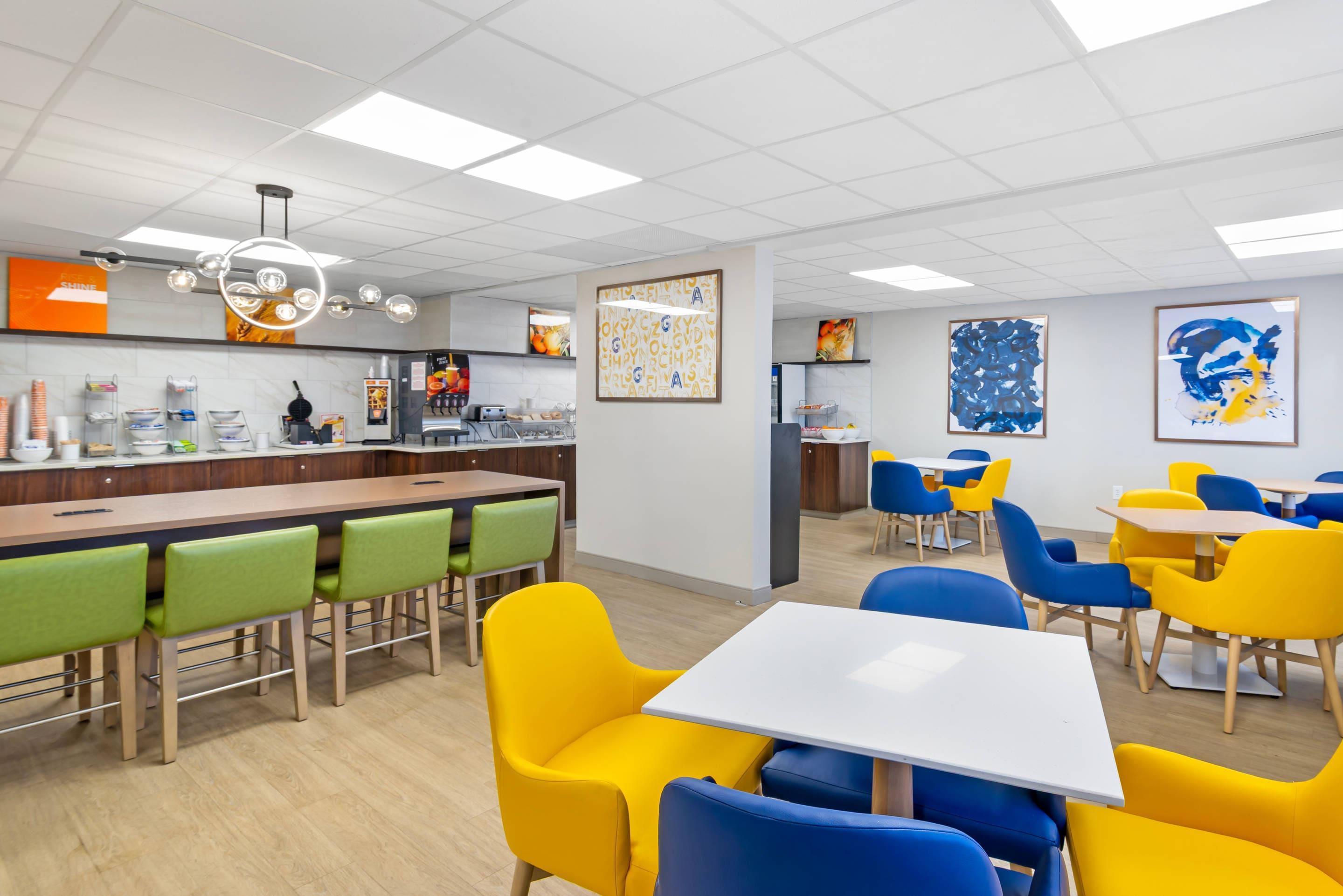 Breakfast area | Comfort Suites Northside Hospital Gwinnett