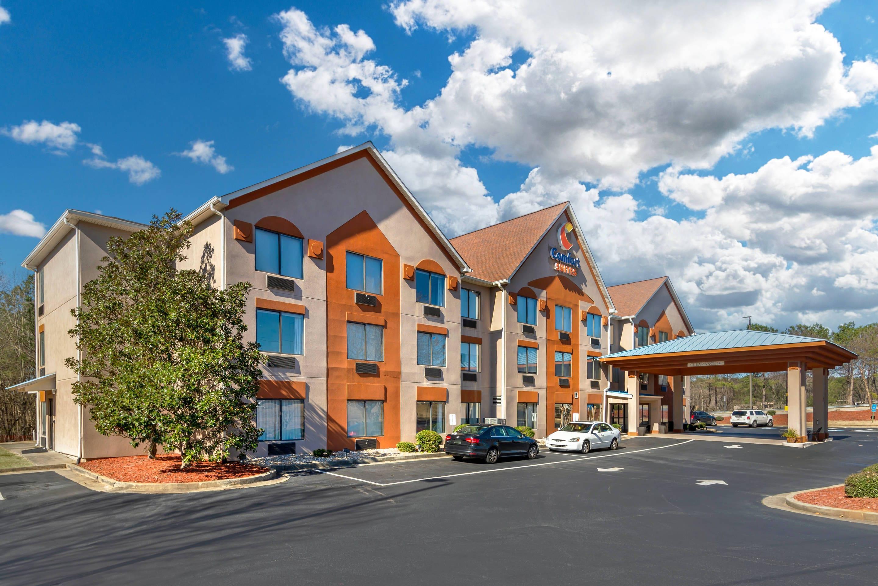 Hotel exterior | Comfort Suites Northside Hospital Gwinnett