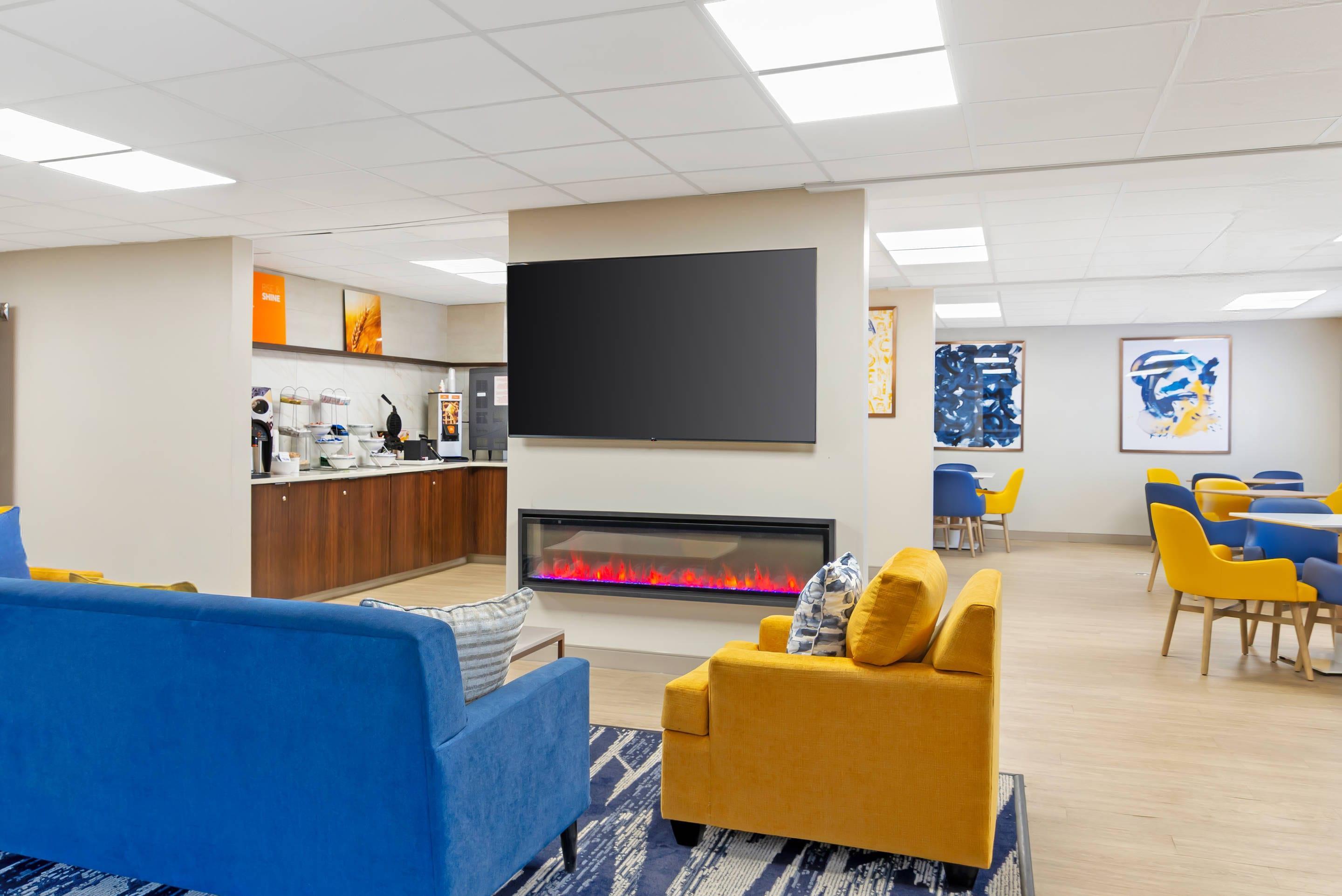 Hotel lobby | Comfort Suites Northside Hospital Gwinnett