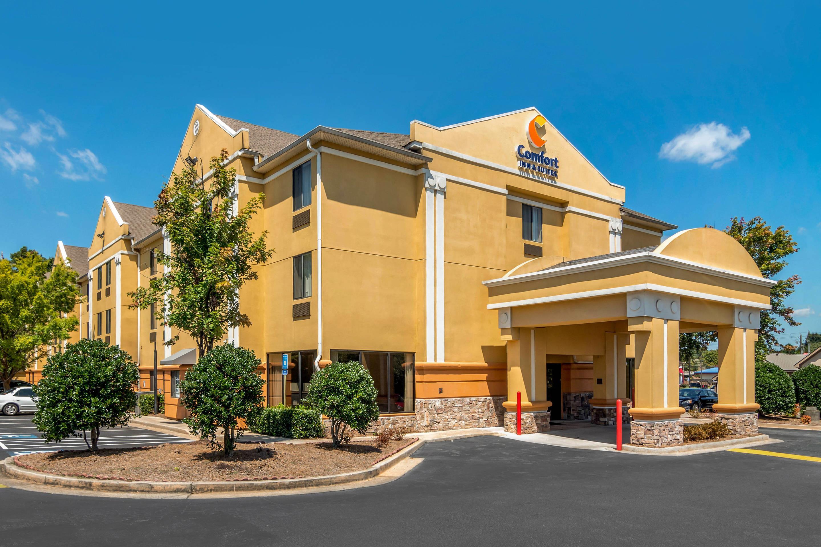 Hotel exterior | Comfort Inn & Suites Atlanta/Smyrna