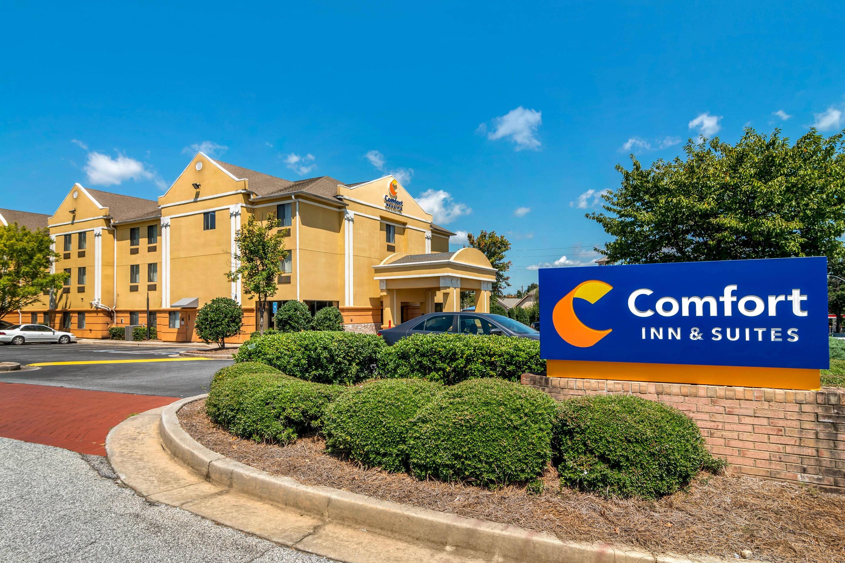 Hotel exterior | Comfort Inn & Suites Atlanta/Smyrna