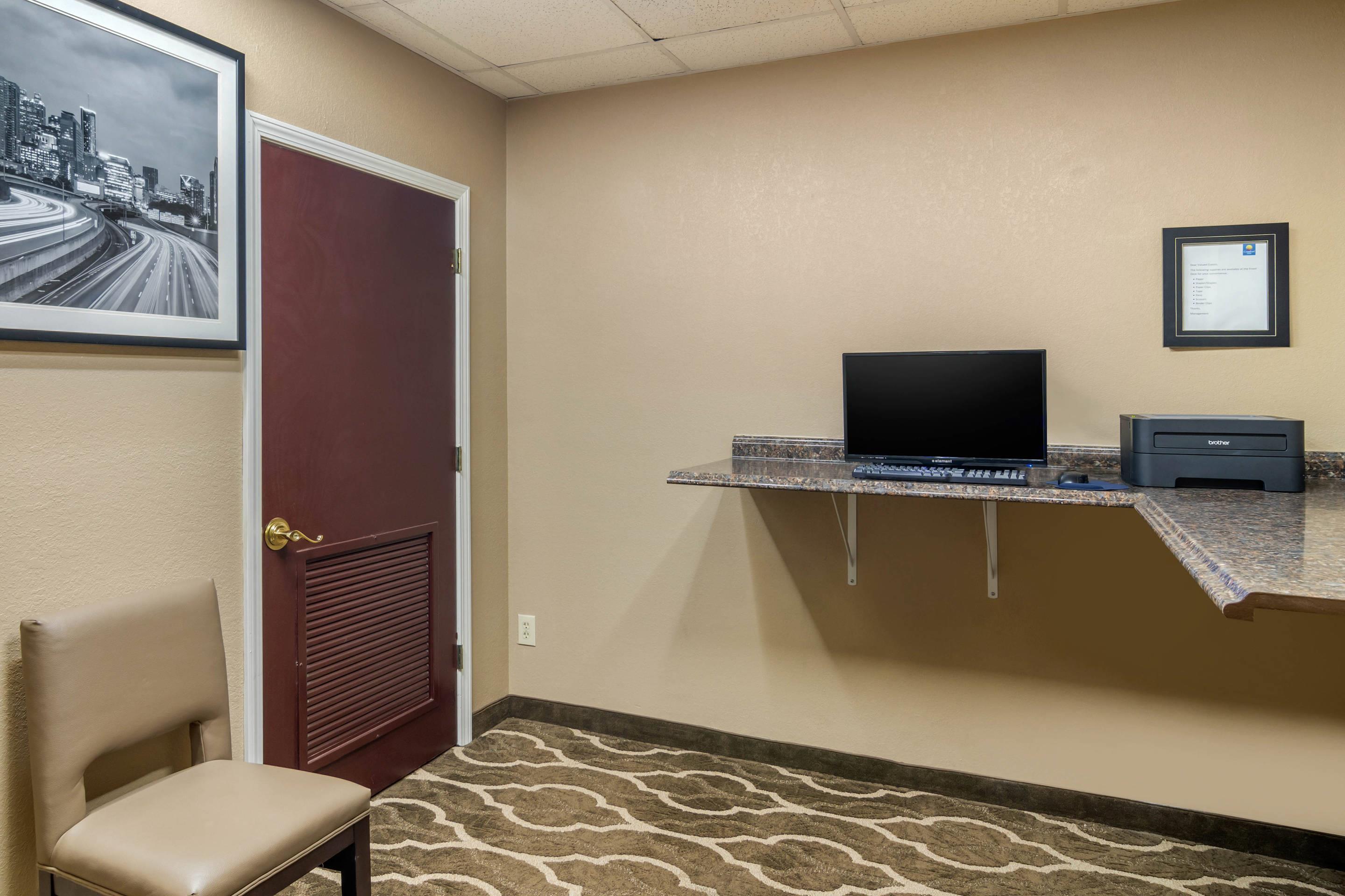 Business center | Comfort Inn & Suites Atlanta/Smyrna