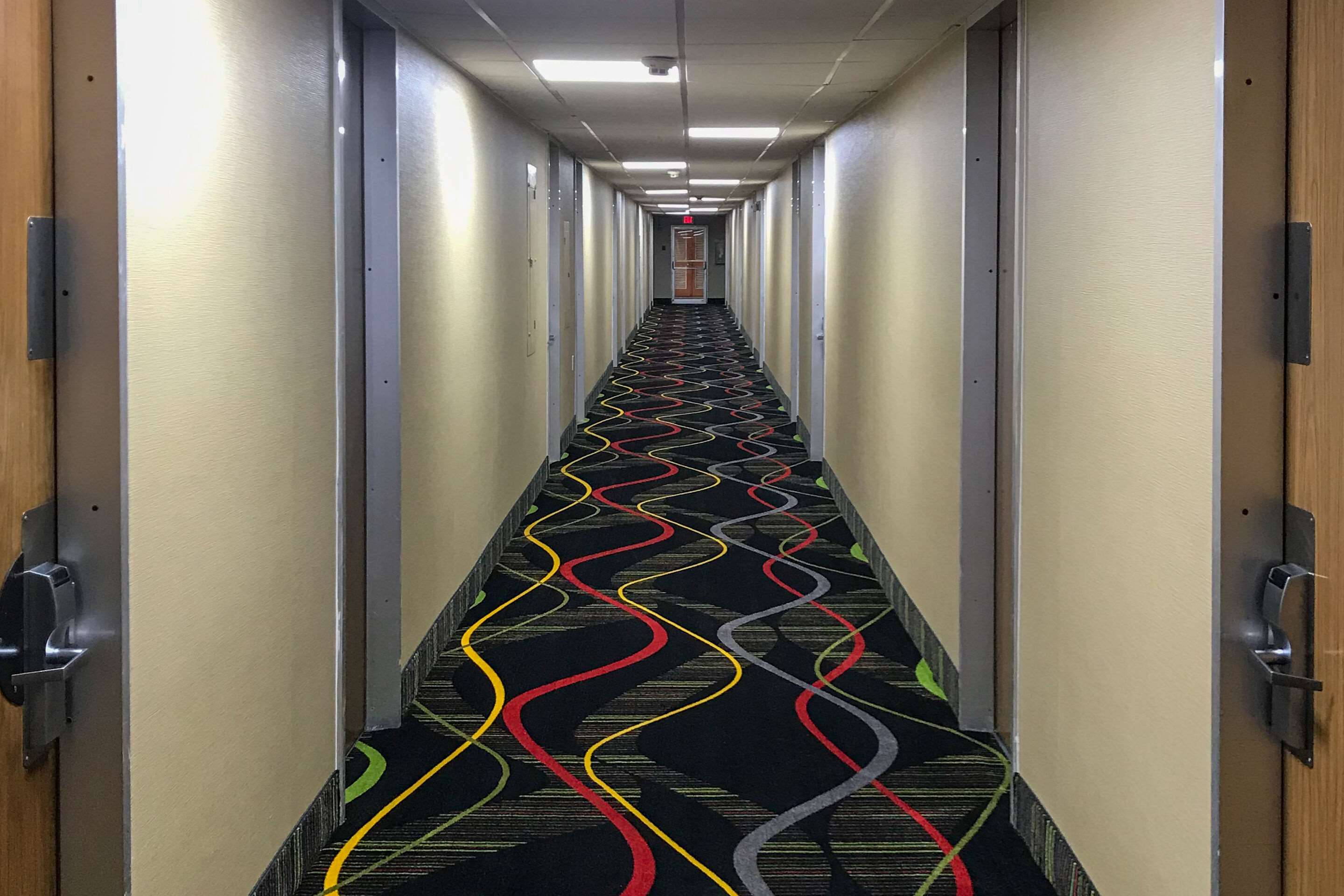 Interior corridors | Econo Lodge - Perry National Fair Ground Area