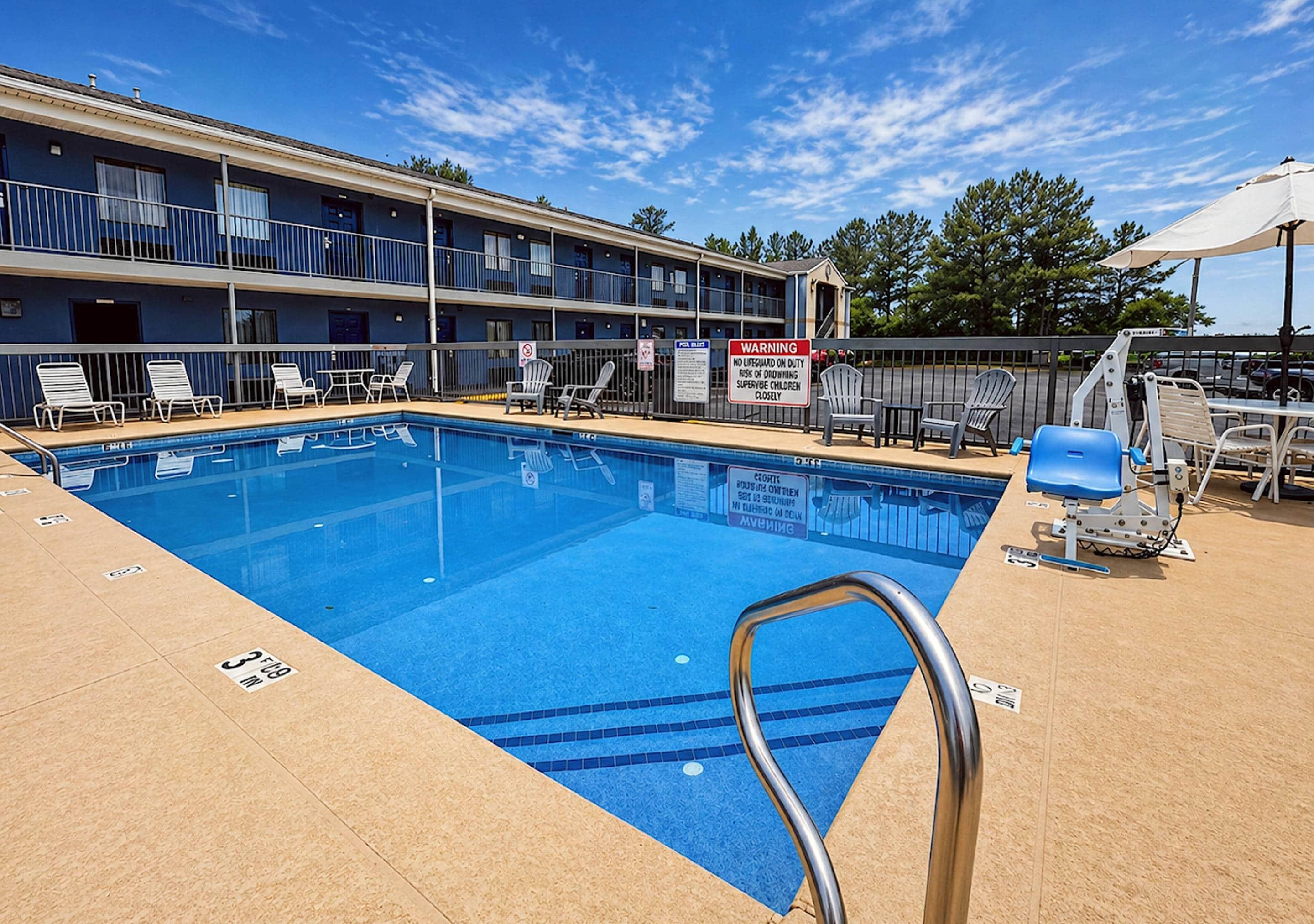 Outdoor pool | Quality Inn Augusta West Near Fort Eisenhower