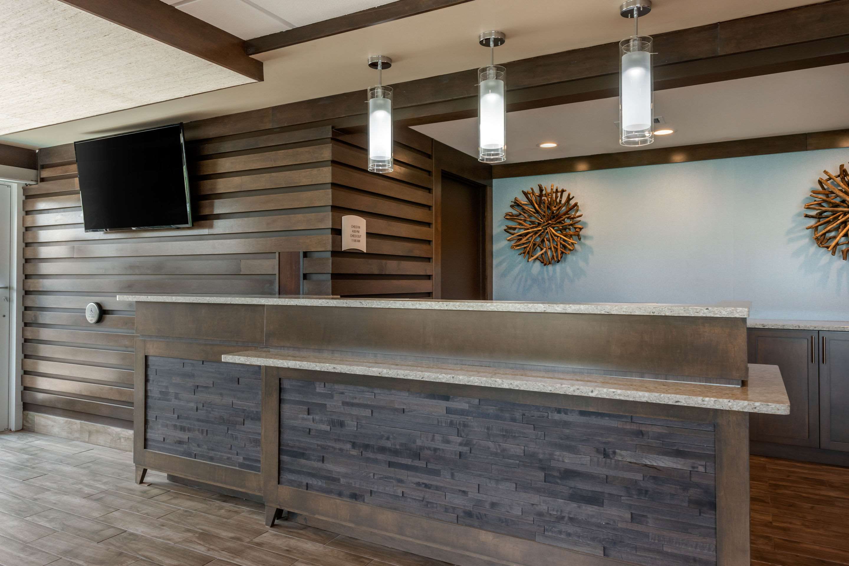 Hotel lobby | Seafarer Inn & Suites, Ascend Hotel Collection