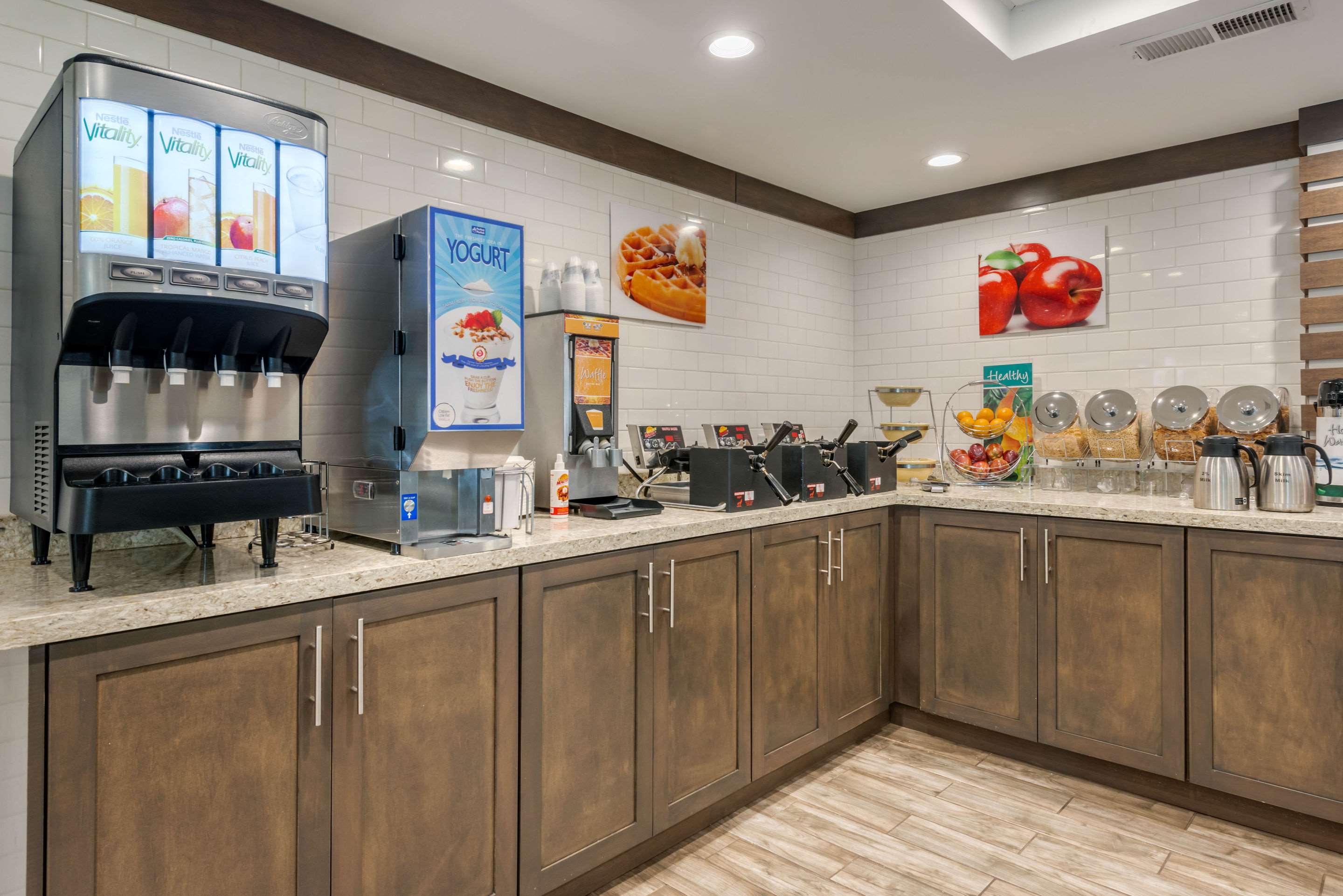 Breakfast area | Seafarer Inn & Suites, Ascend Hotel Collection