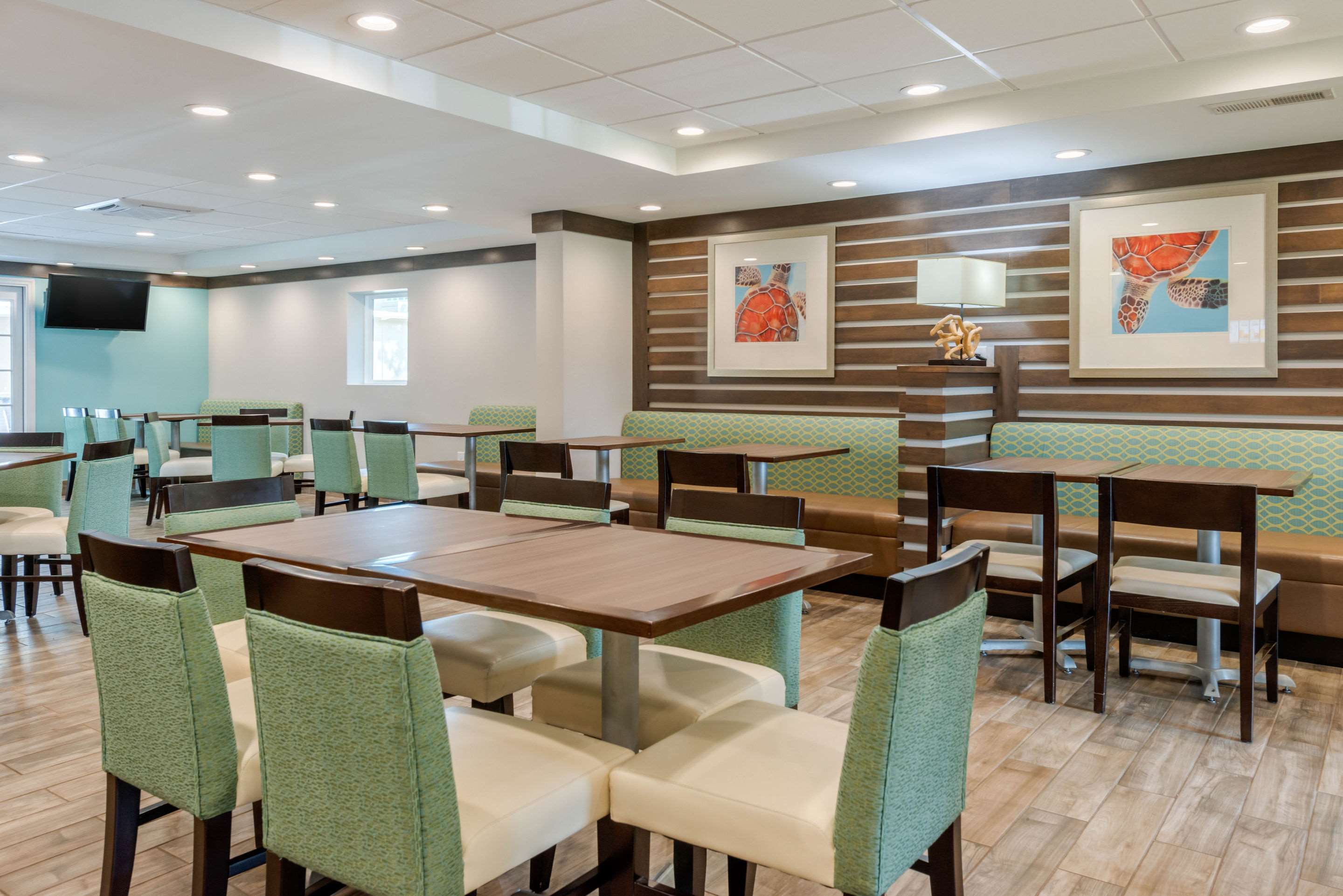 Breakfast area | Seafarer Inn & Suites, Ascend Hotel Collection