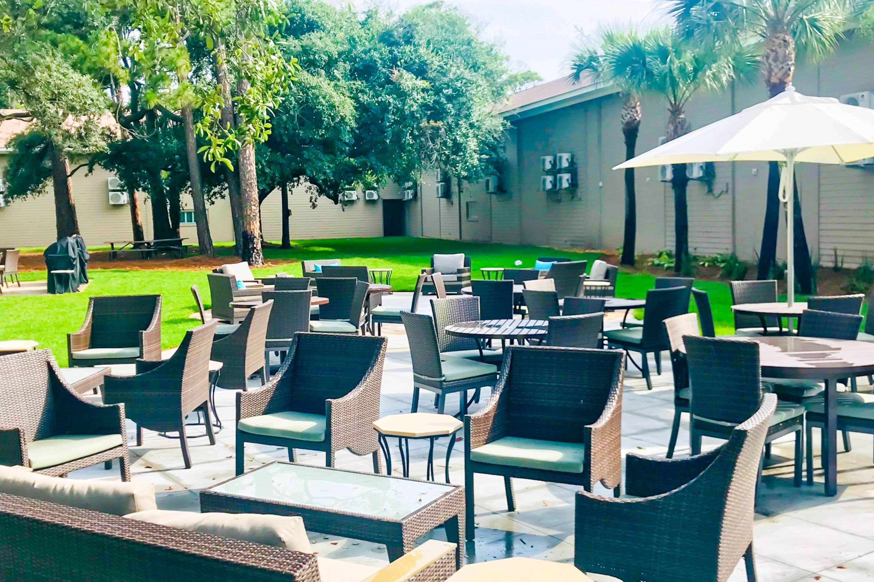 Patio | Seafarer Inn & Suites, Ascend Hotel Collection