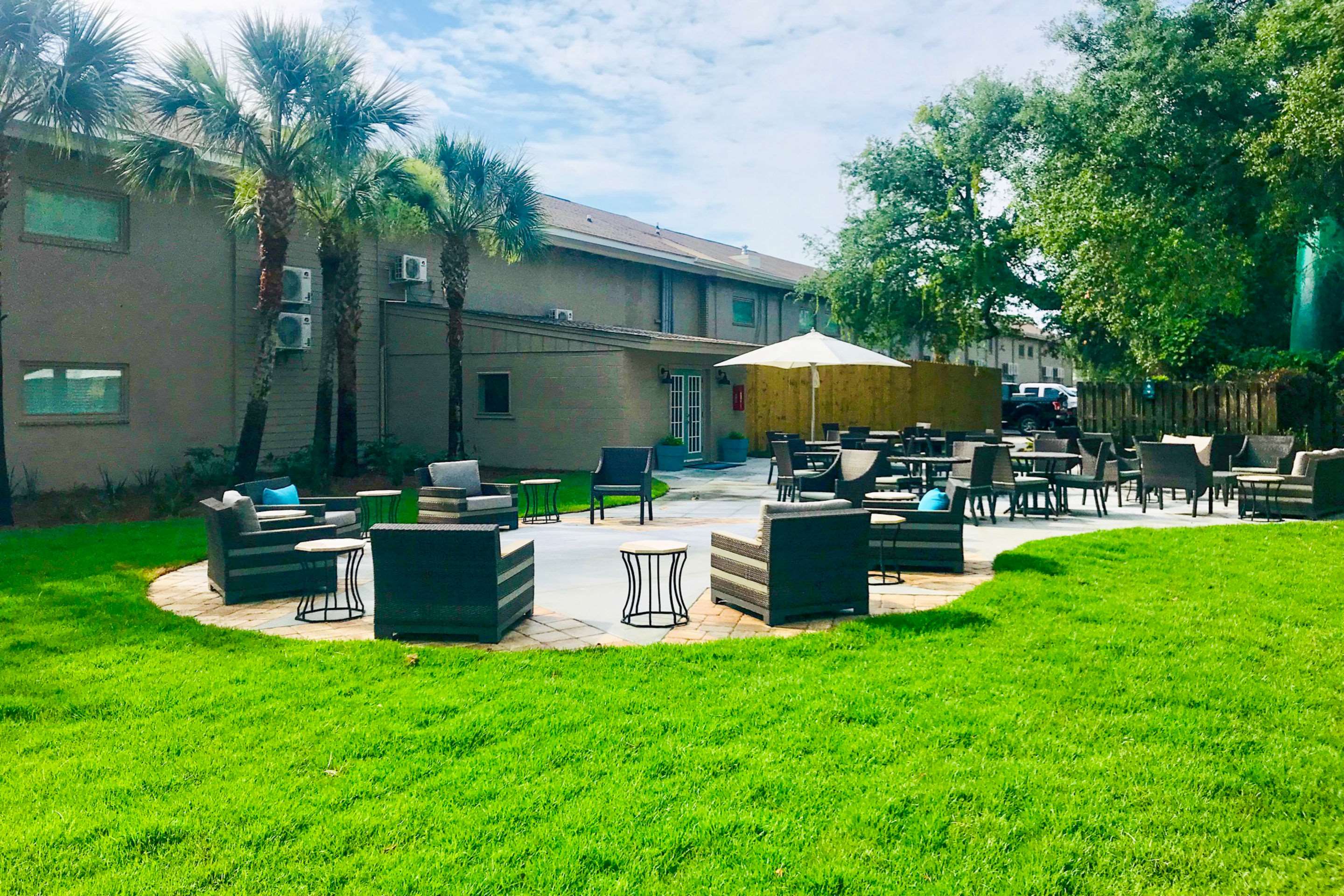 Patio | Seafarer Inn & Suites, Ascend Hotel Collection
