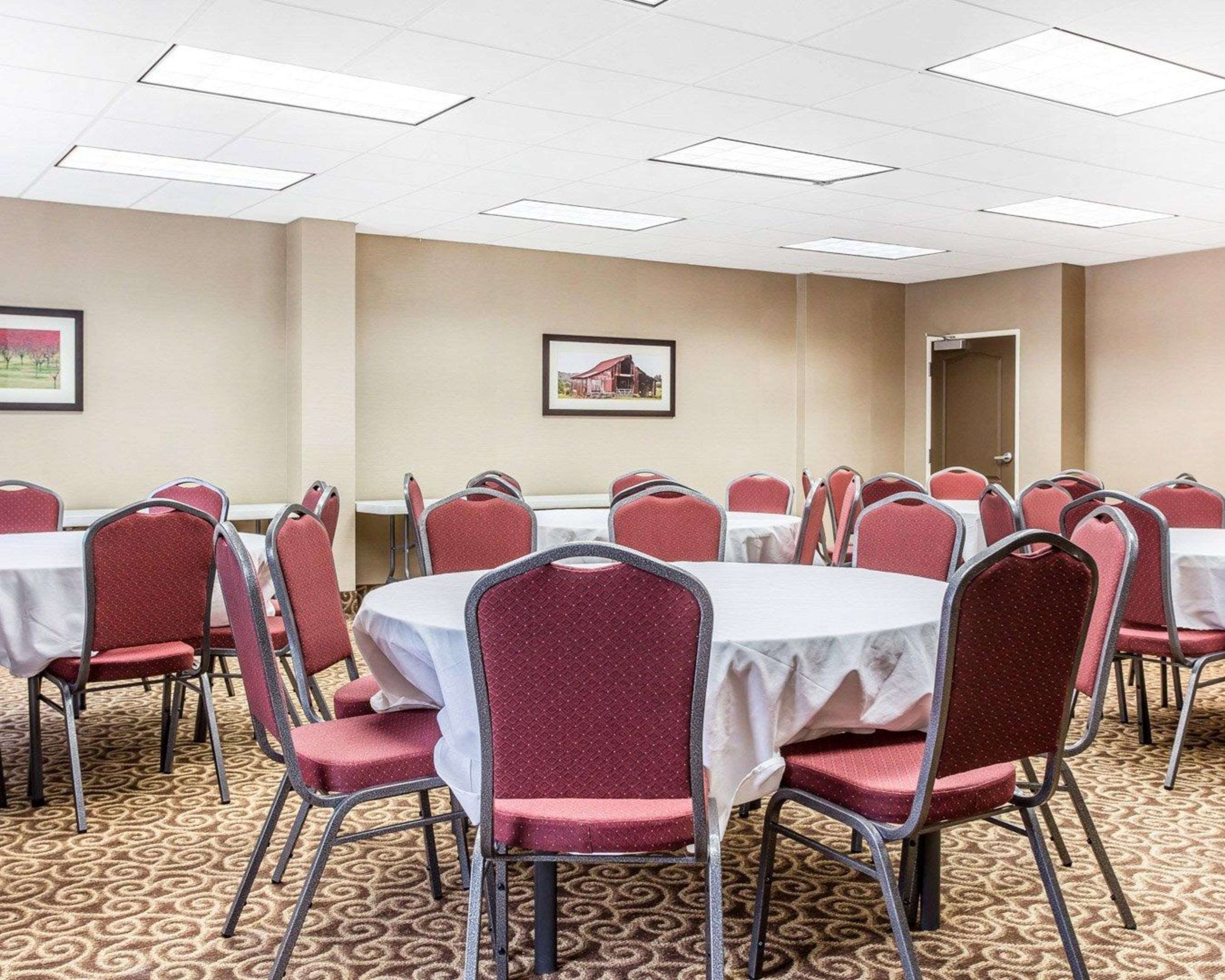 Large space for receptions, parties, anniversaries and business meetings | Comfort Suites Morrow - Atlanta South