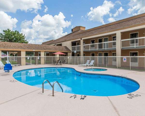 Pool - Quality Inn Kingsland - I-95, Exit 3
