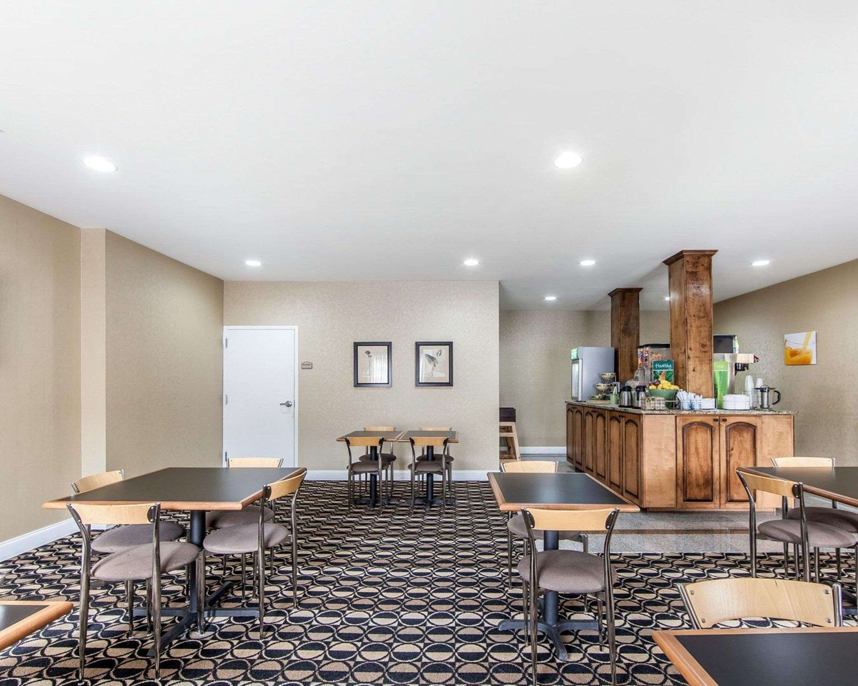 Spacious breakfast area | Quality Inn & Suites Bremen