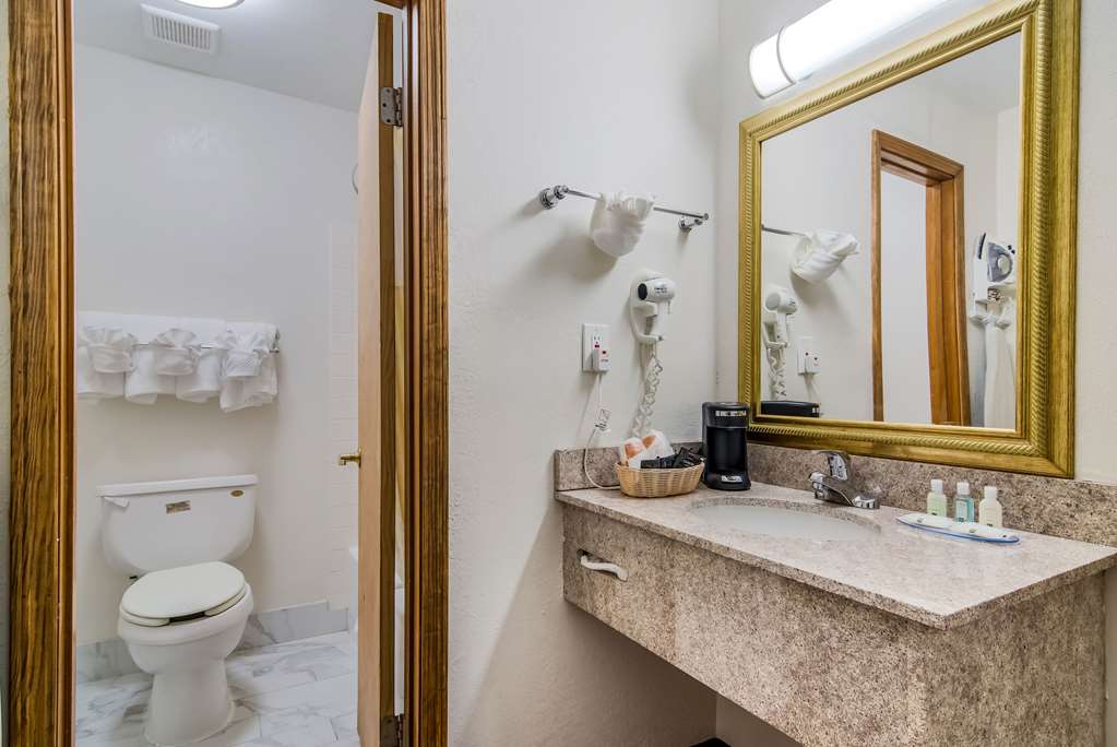 QUALITY INN MARIETTA NEAR DOBBINS A-guestroom-Guest Room,Bathroom,On-Site.jpg