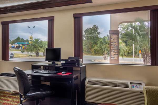 Conference Area - Econo Lodge Watson Blvd Byron - I-75, Exit 146