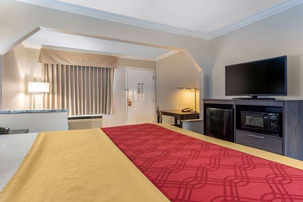 Suite - Econo Lodge Watson Blvd Byron - I-75, Exit 146