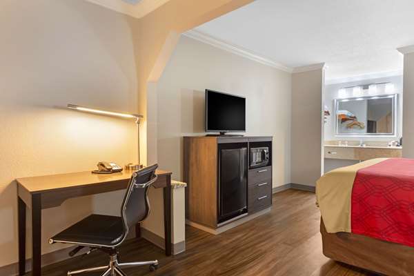 Suite - Econo Lodge Watson Blvd Byron - I-75, Exit 146