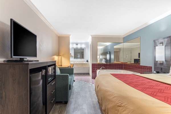  - Econo Lodge Watson Blvd Byron - I-75, Exit 146