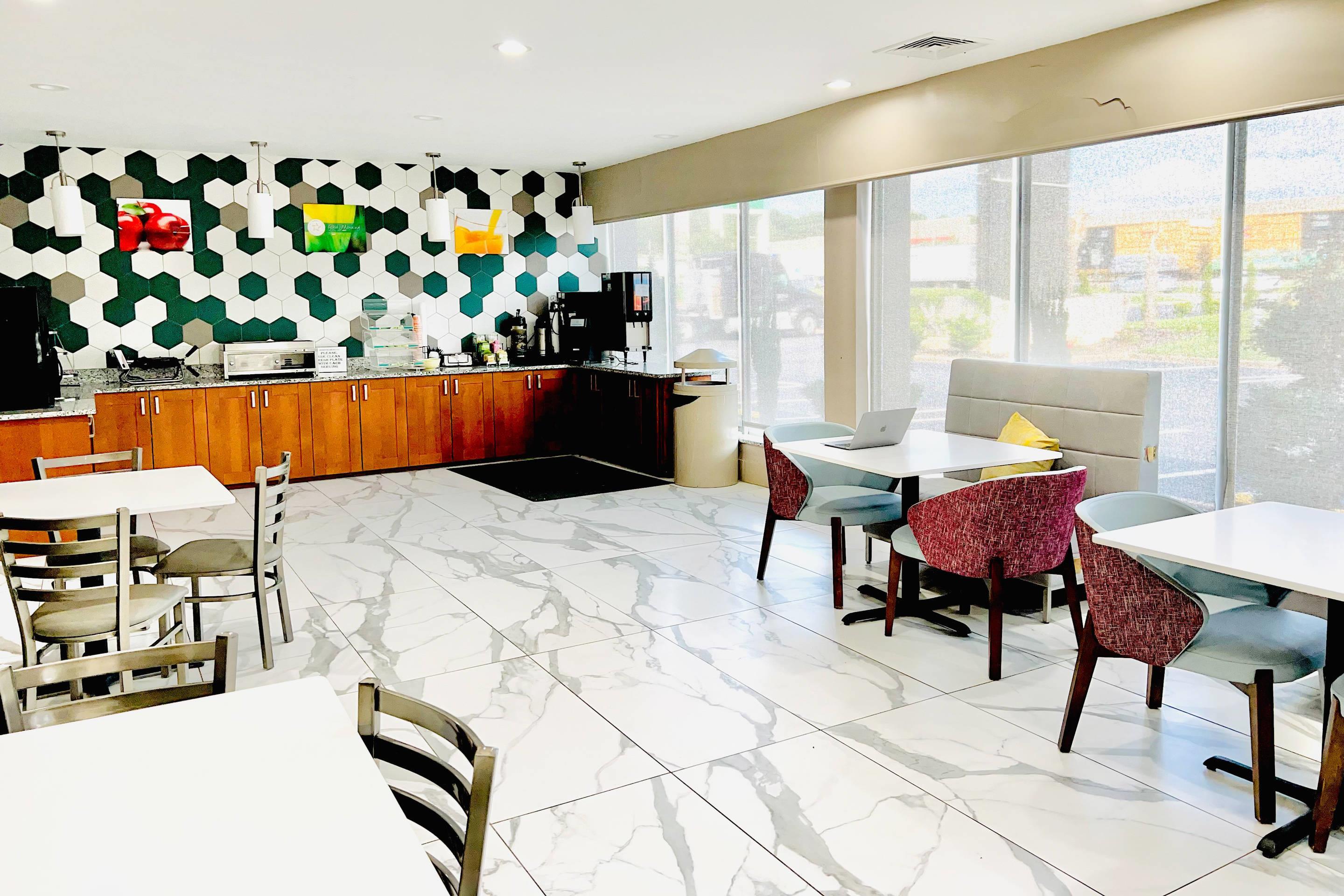Breakfast area | Quality Inn & Suites McDonough South I-75