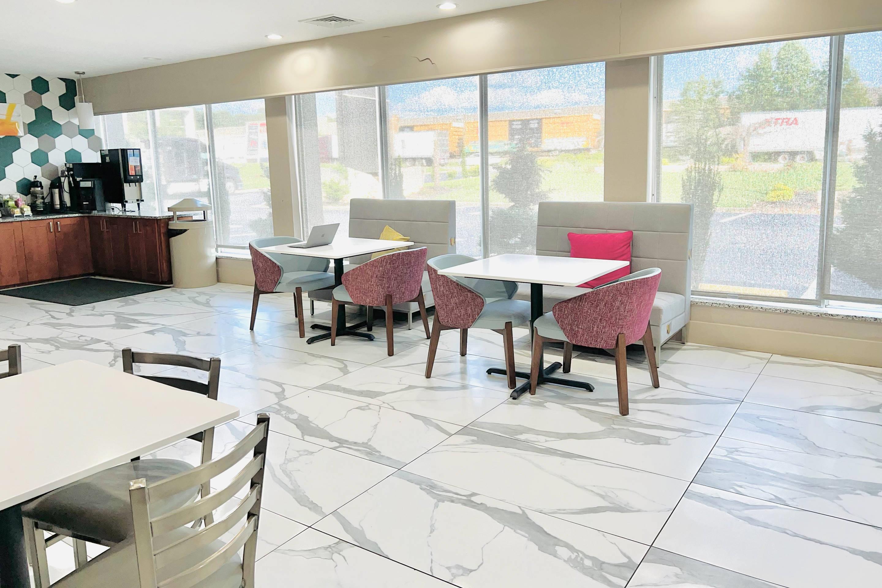 Breakfast area | Quality Inn & Suites McDonough South I-75