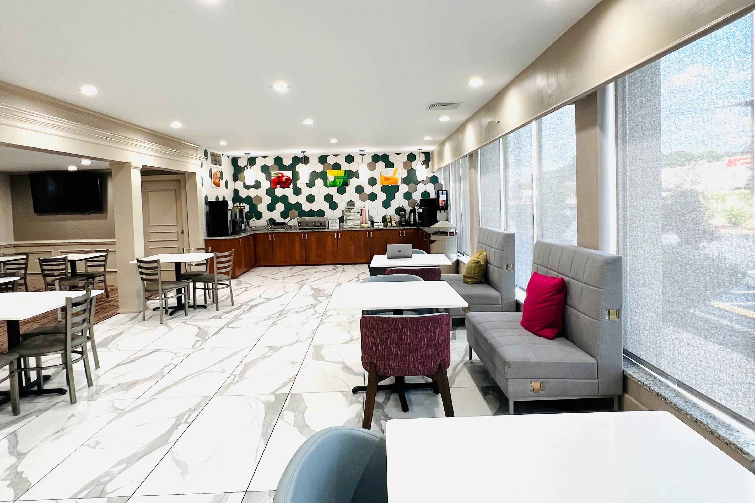 Breakfast area | Quality Inn & Suites McDonough South I-75
