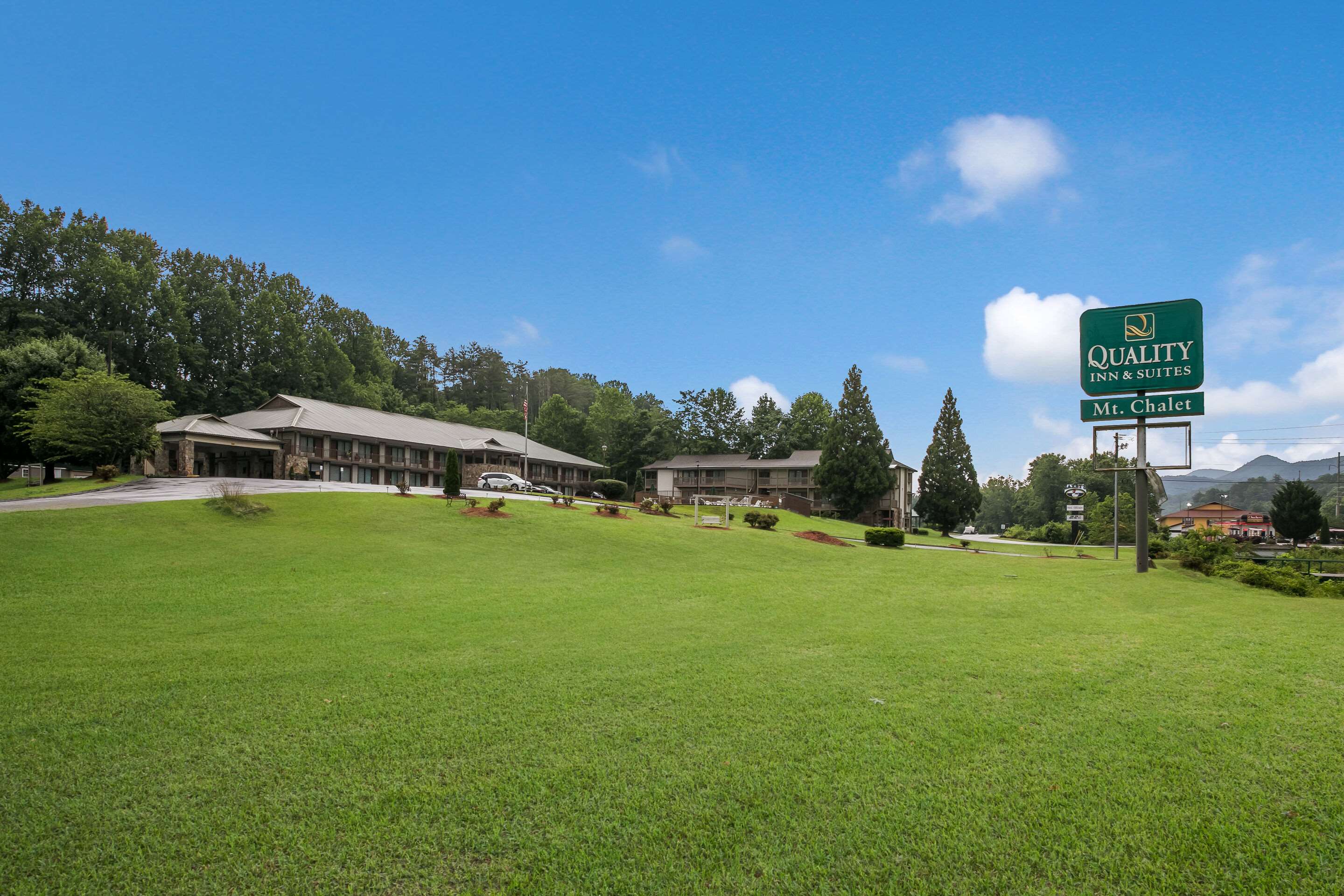 Hotel exterior | Quality Inn & Suites Mt Chalet