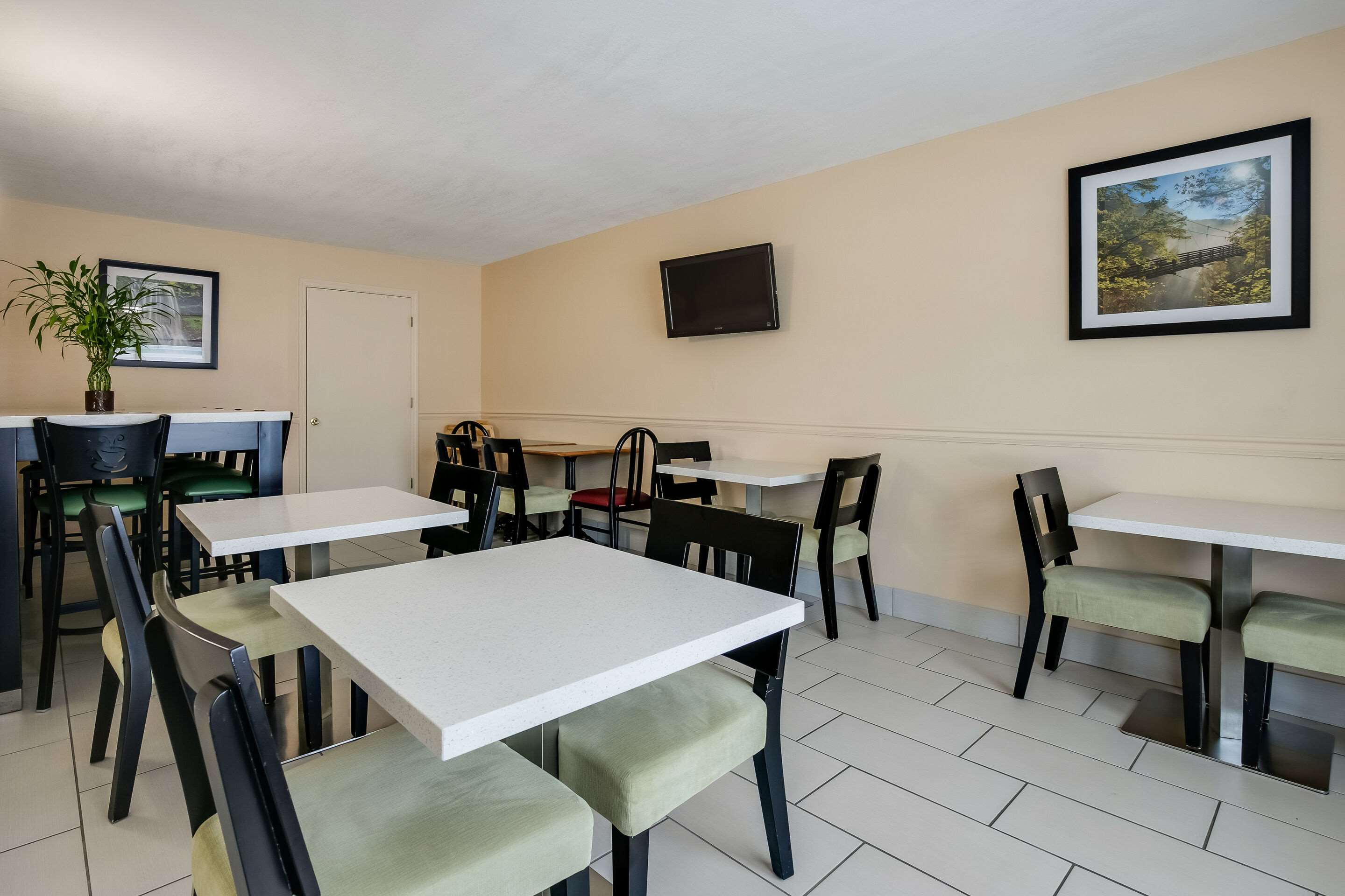 Enjoy breakfast in this seating area | Quality Inn & Suites Mt Chalet
