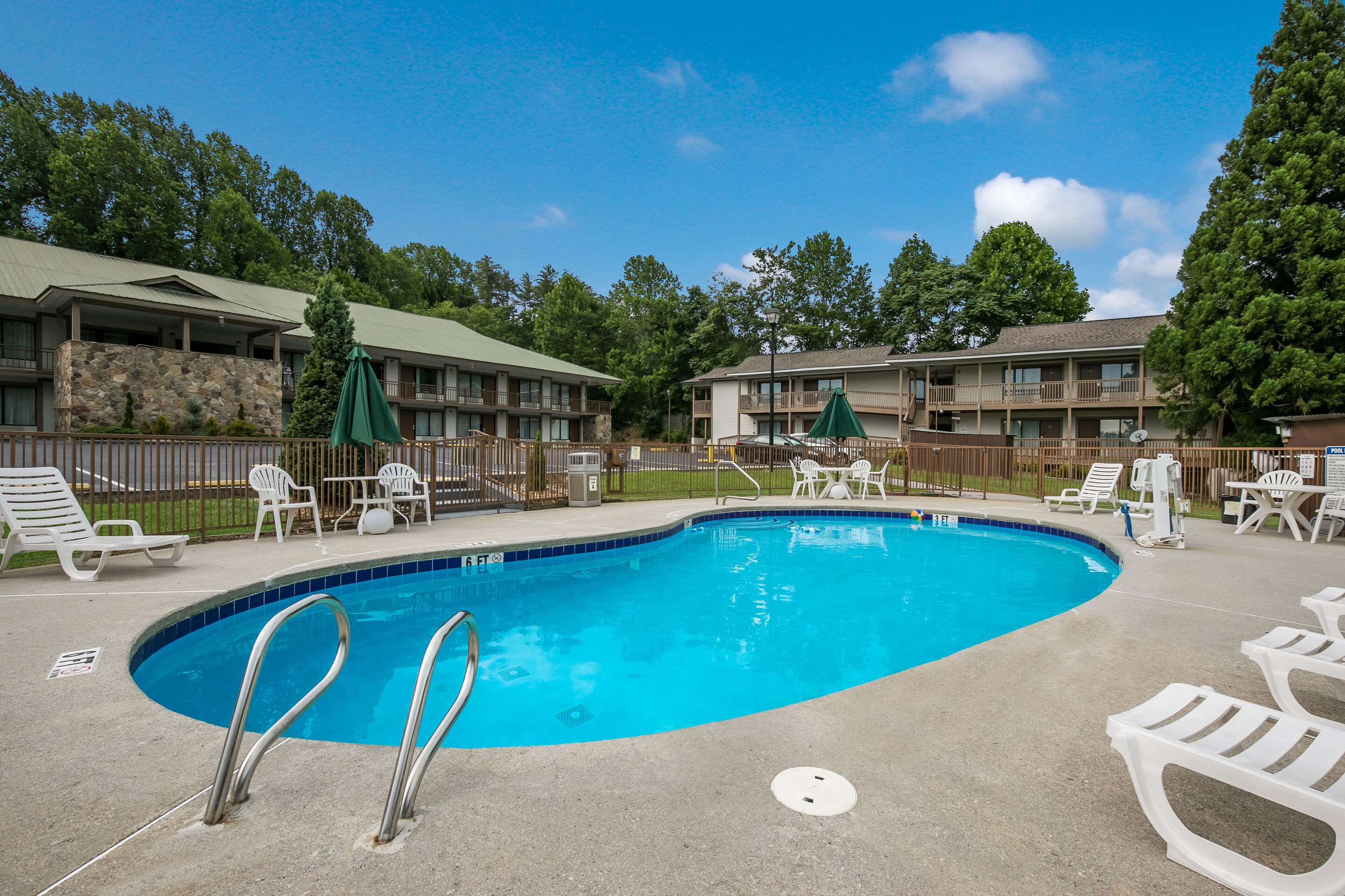Outdoor pool | Quality Inn & Suites Mt Chalet