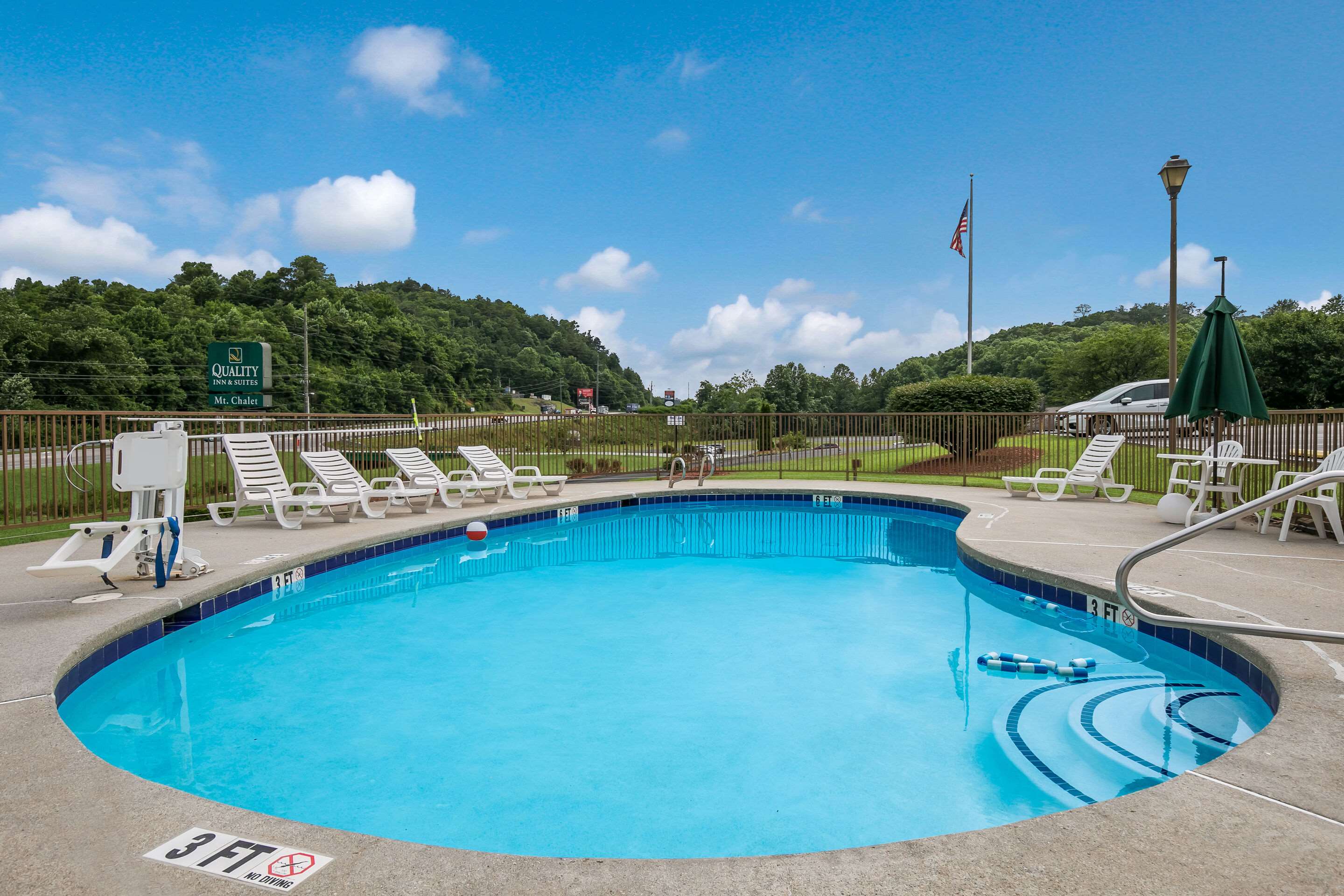 Outdoor pool | Quality Inn & Suites Mt Chalet