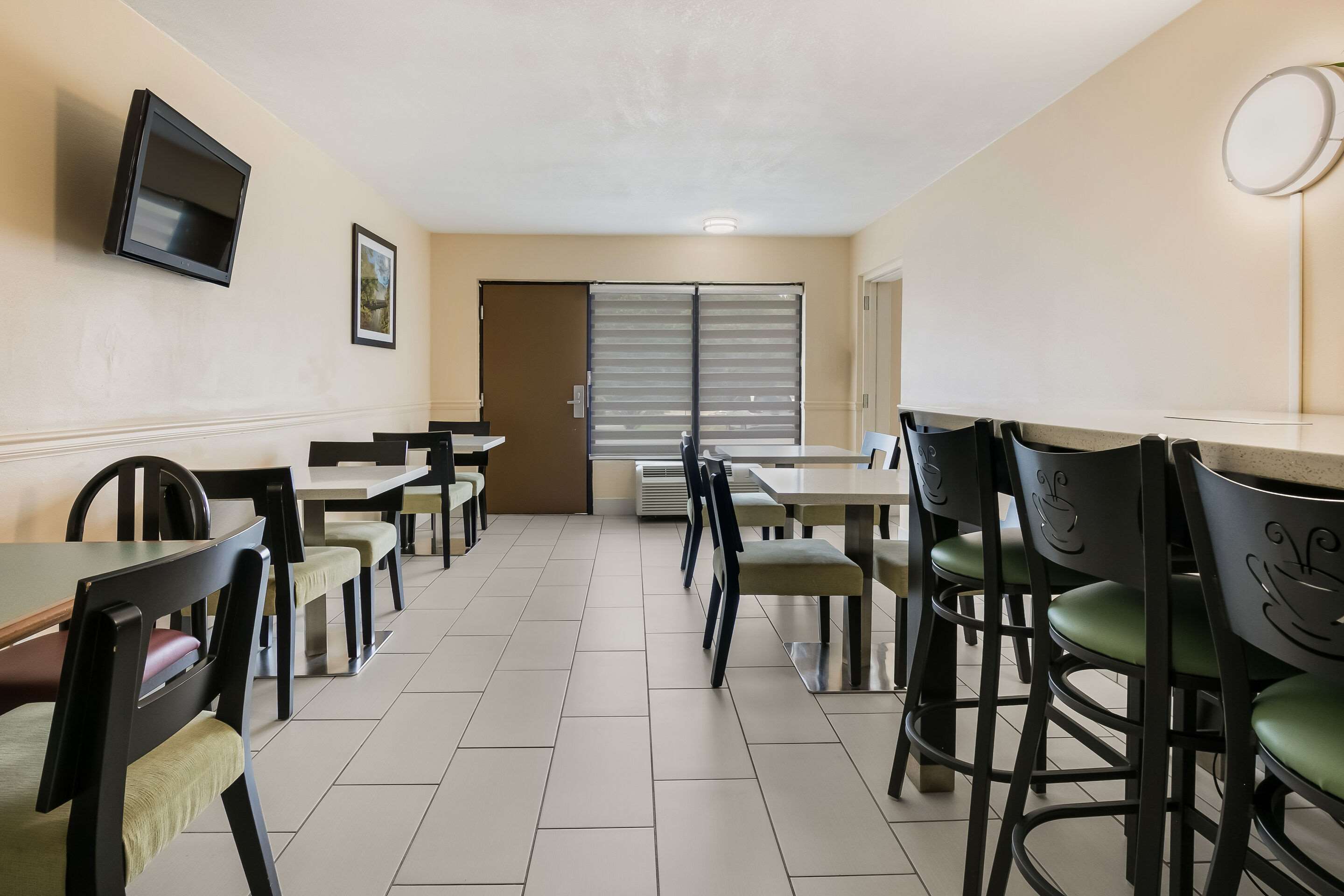 Enjoy breakfast in this seating area | Quality Inn & Suites Mt Chalet